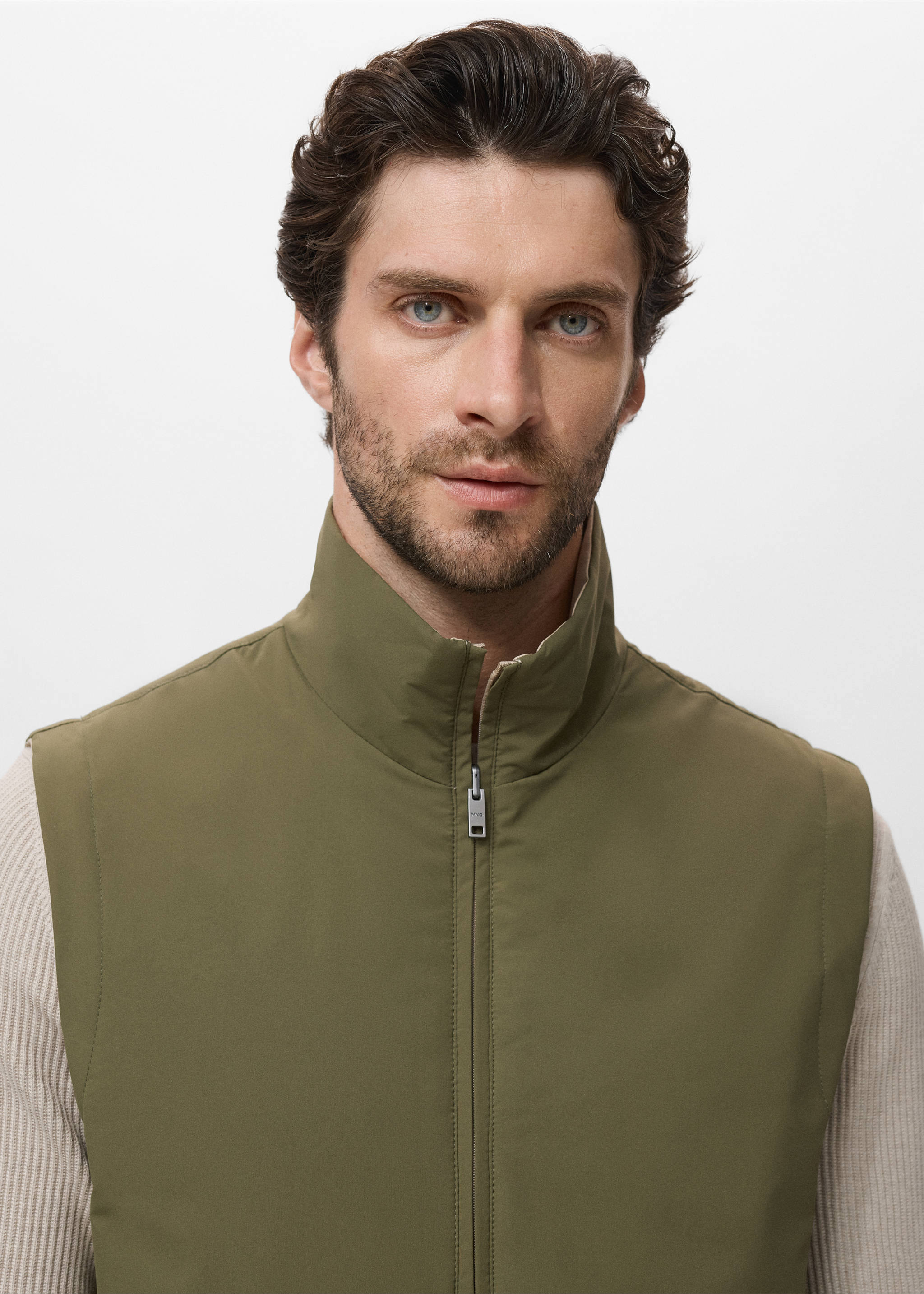 Chaleco reversible water repellent - Detalle del artículo 1, Verde. Ref: 17094402-00.