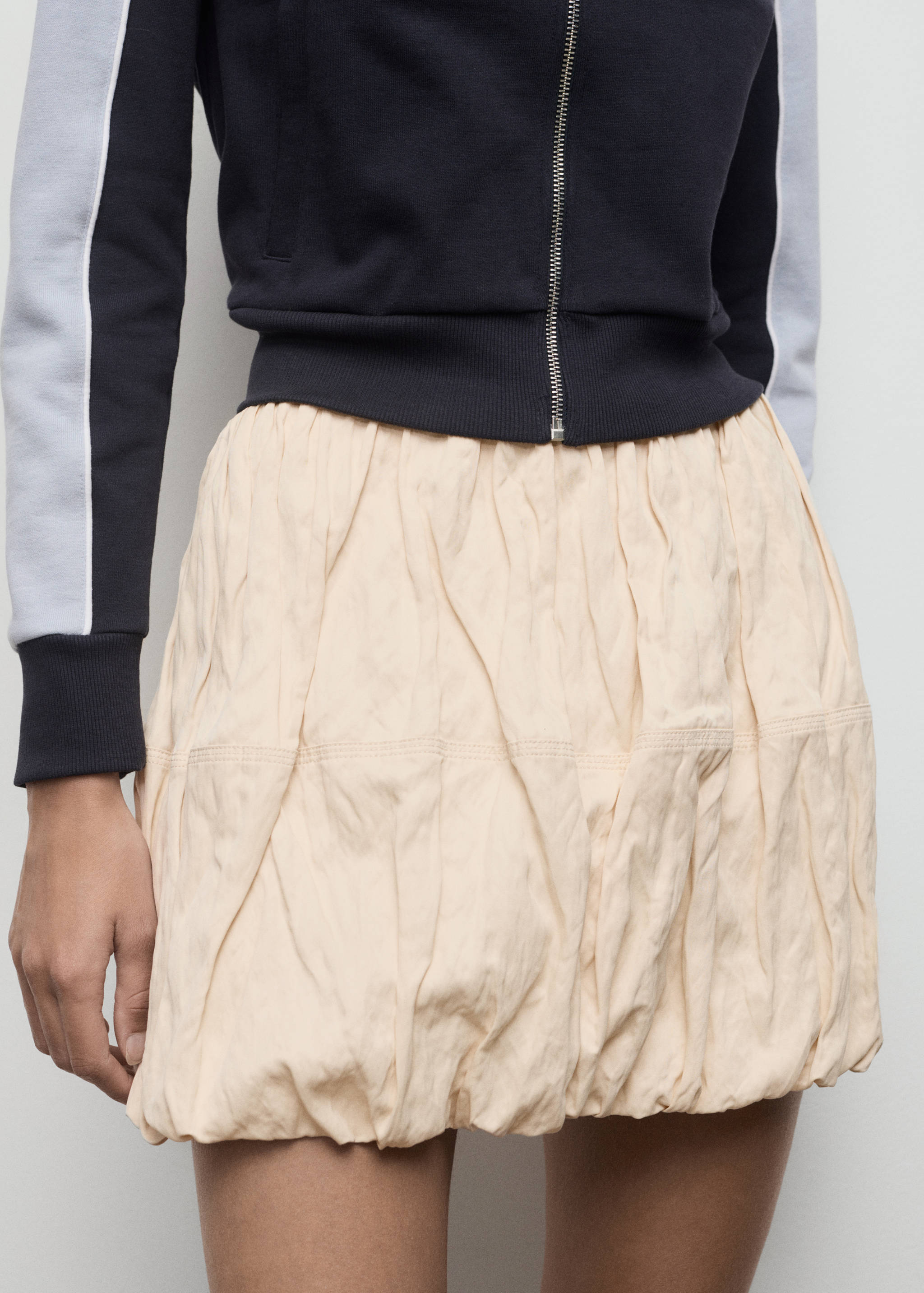 Wrinkled-effect balloon skirt - Details of the article 1