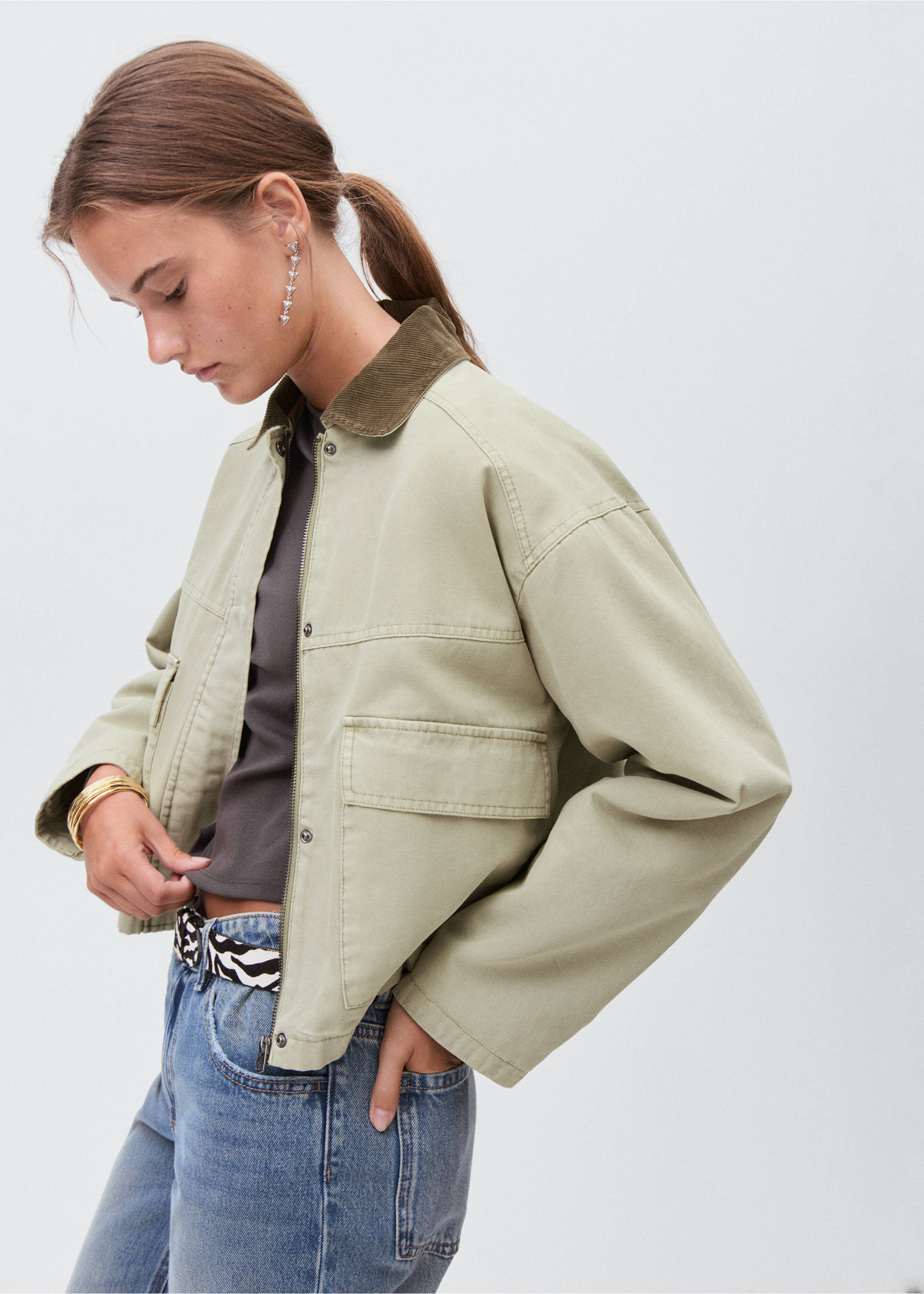 Denim jacket with contrast collar - Details of the article 6, Green. Ref: 17094408-00.