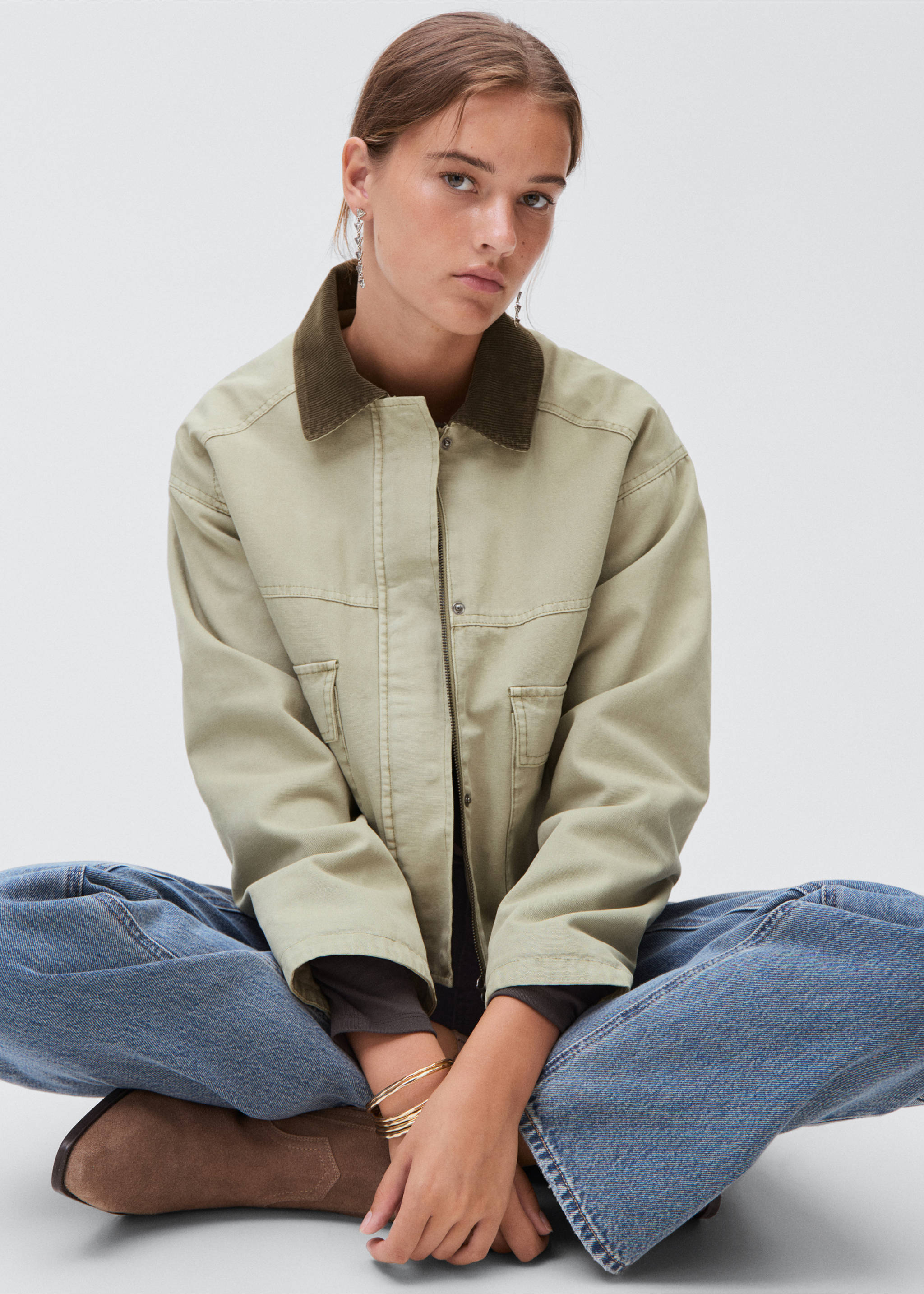 Denim jacket with contrast collar - Details of the article 2, Green. Ref: 17094408-00.