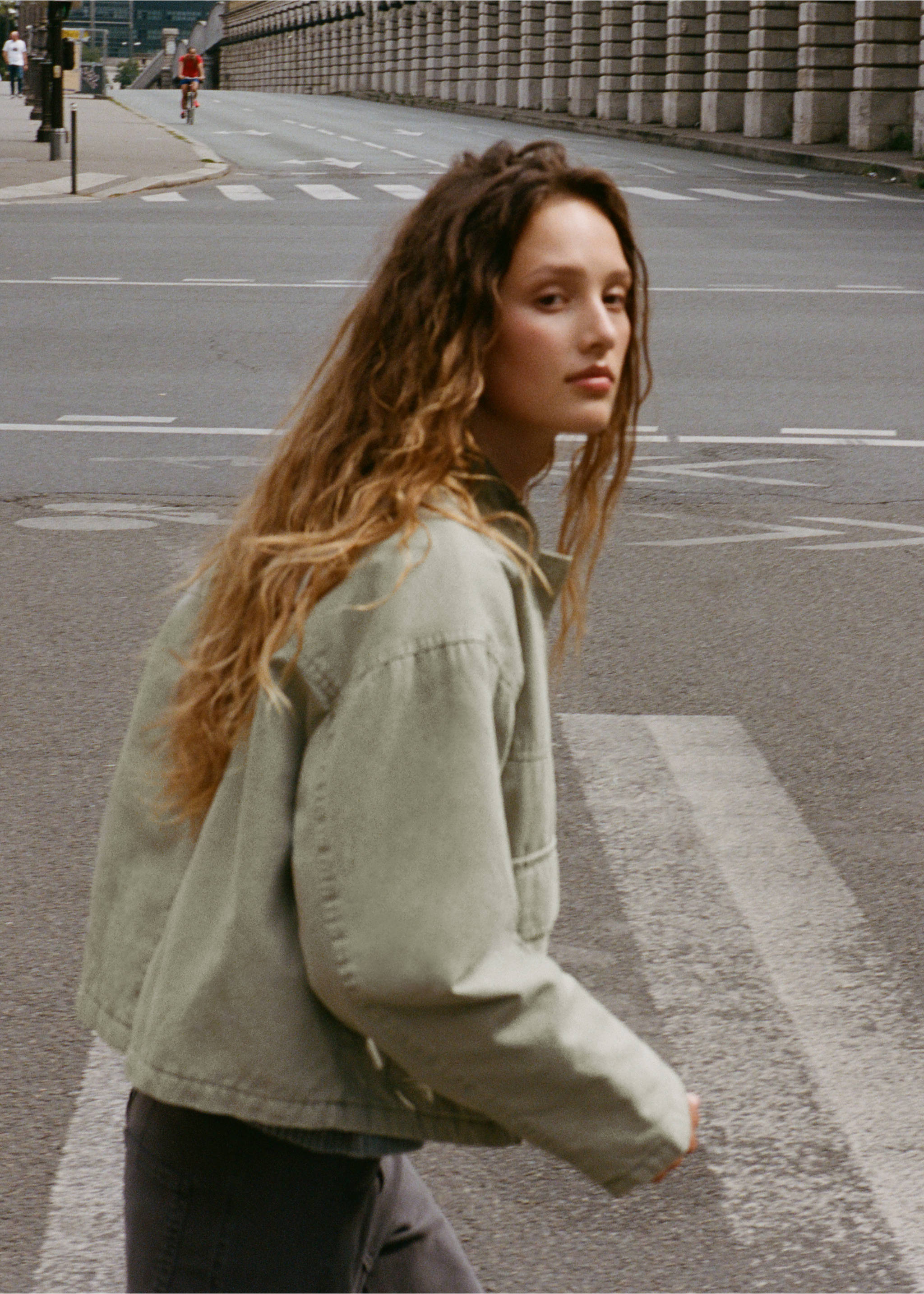 Denim jacket with contrast collar - Details of the article 5, Green. Ref: 17094408-00.