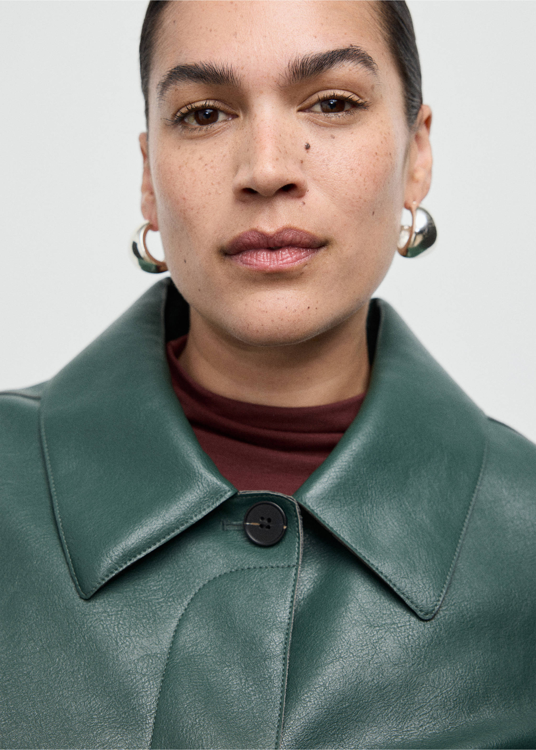 Faux-leather jacket with pockets - Details of the article 4, Green. Ref: 17094433-00.