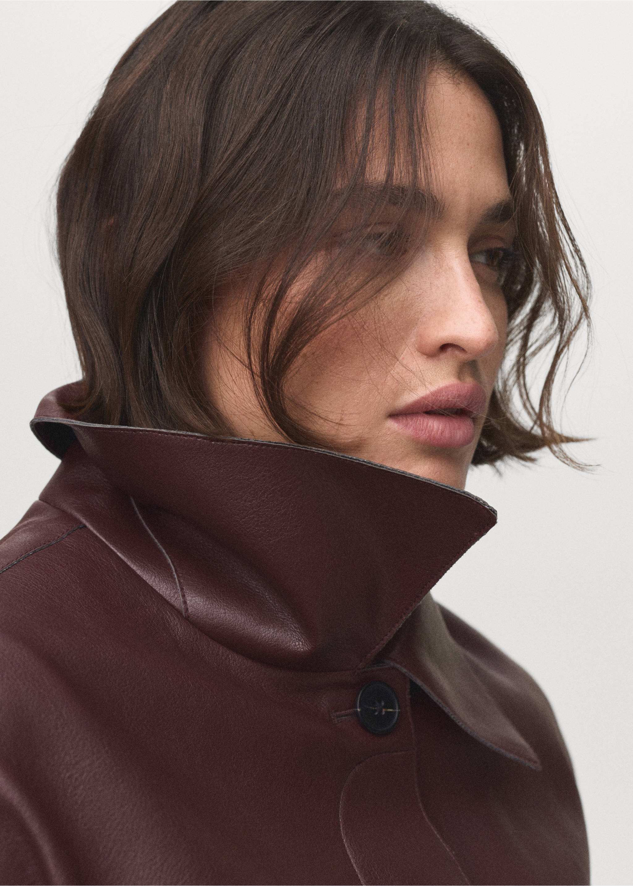 Faux-leather jacket with pockets - Details of the article 4, Maroon. Ref: 17094433-00.