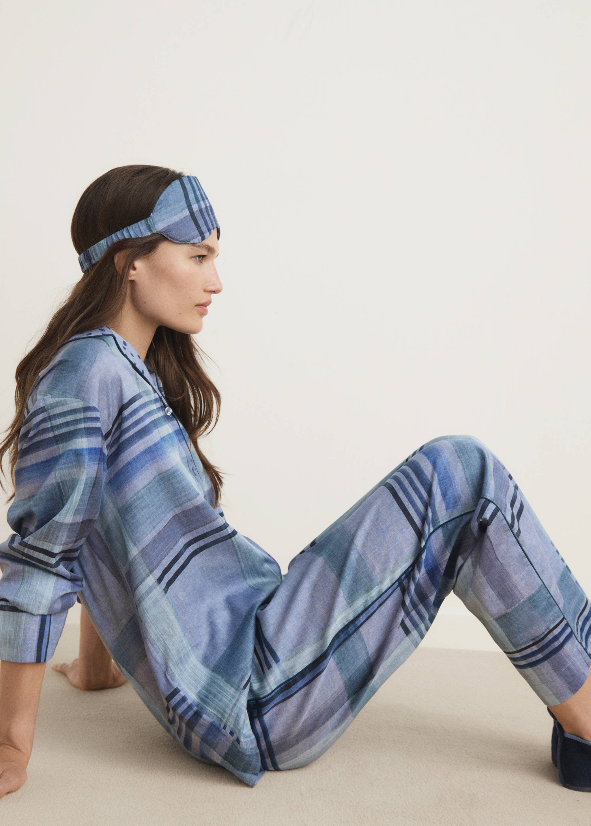 Printed pajama pants with piping - Details of the article 1