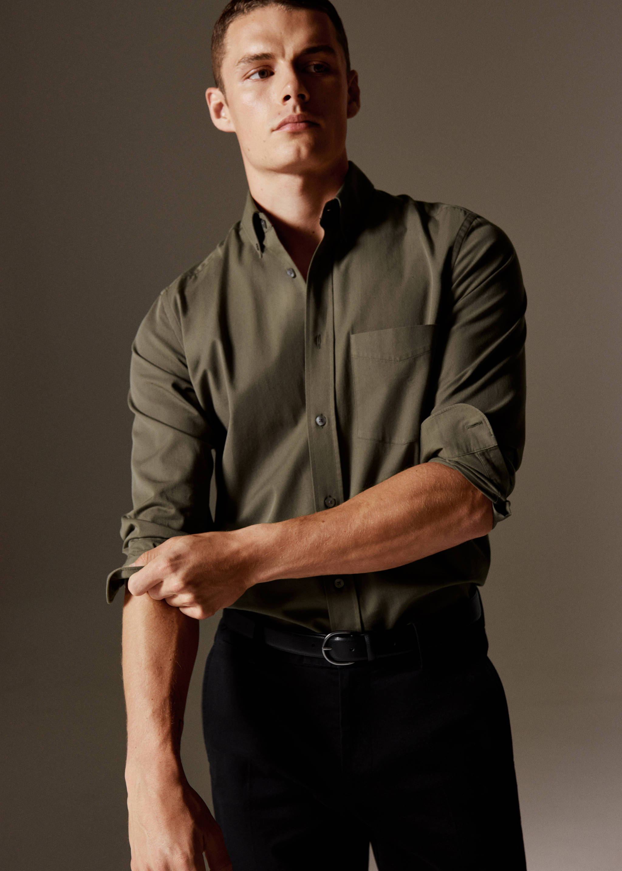 Camisa 100% algodón regular fit bolsillo - Detalle del artículo 3