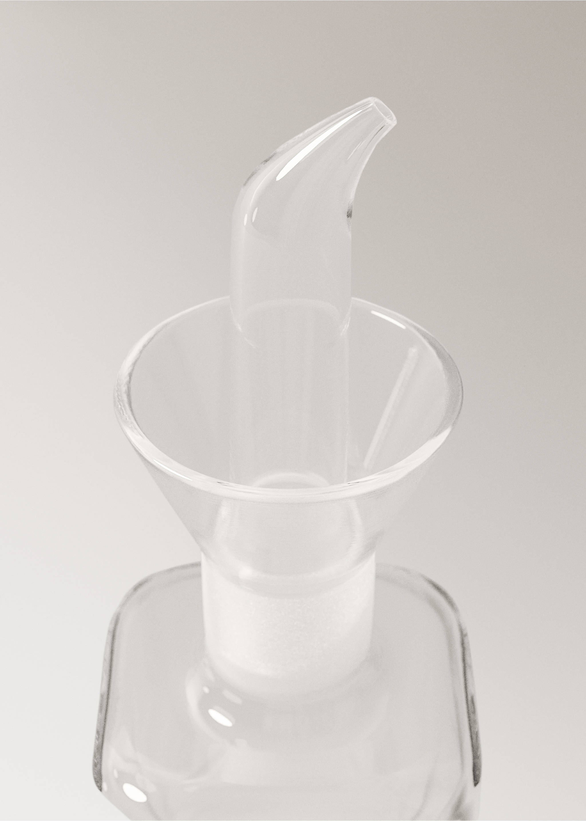 Medium-sized transparent borosilicate oil dispenser - Details of the article 1, Off White. Ref: 17094444-00.