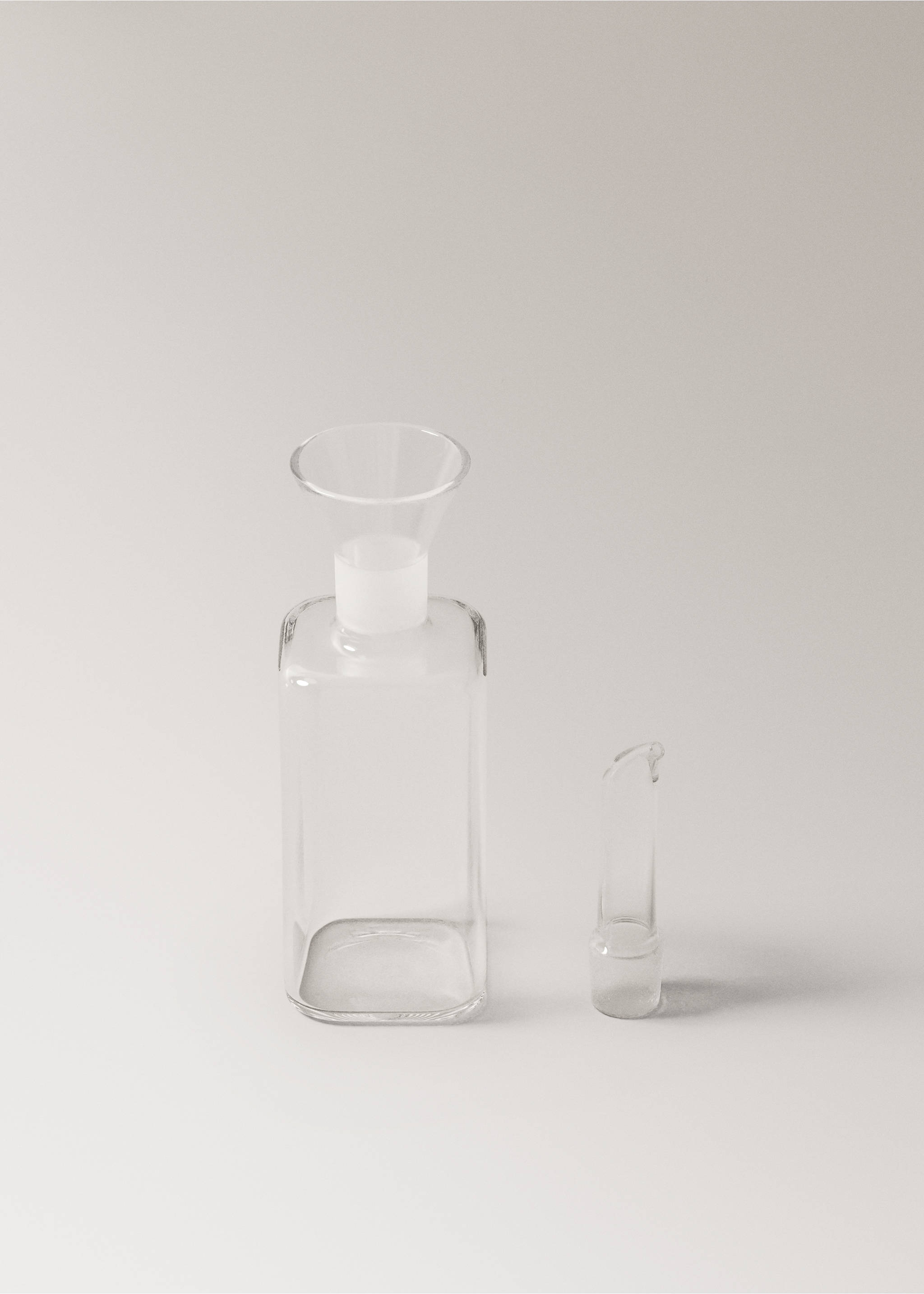 Medium-sized transparent borosilicate oil dispenser - Details of the article 2, Off White. Ref: 17094444-00.