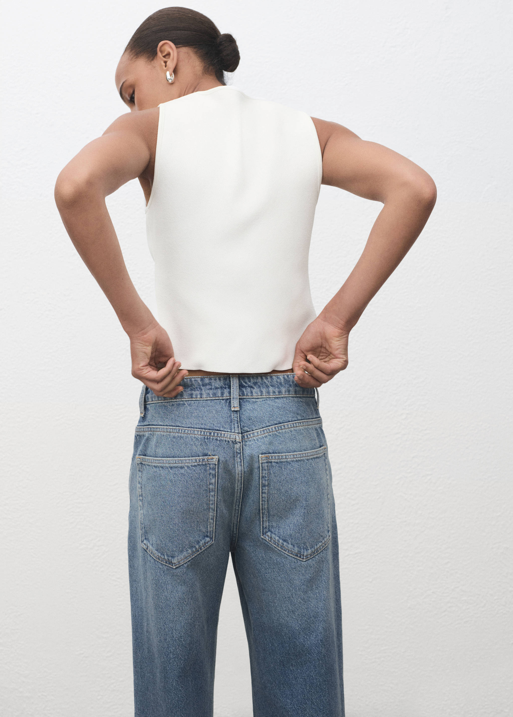 Knitted vest with jewel buttons - Reverse of the article