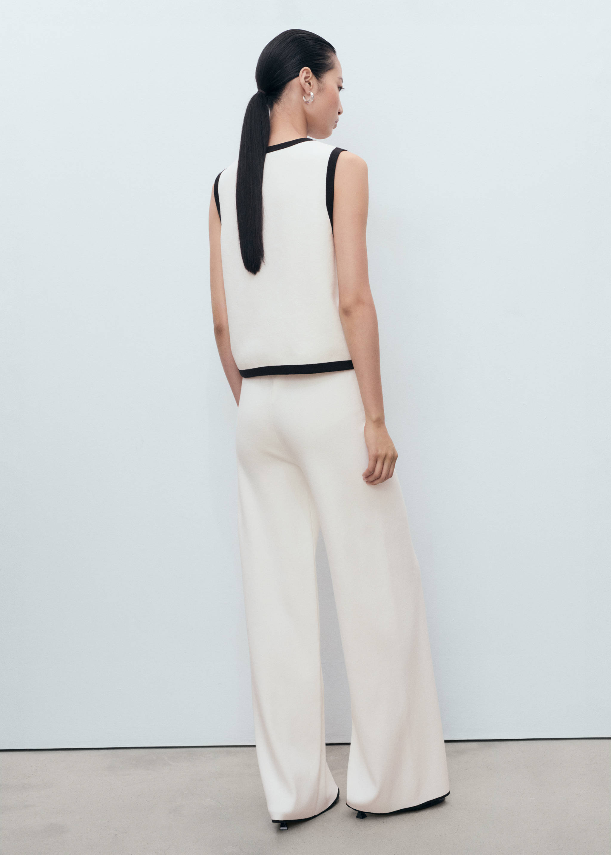 Contrasting low-rise knitted trousers - Reverse of the article