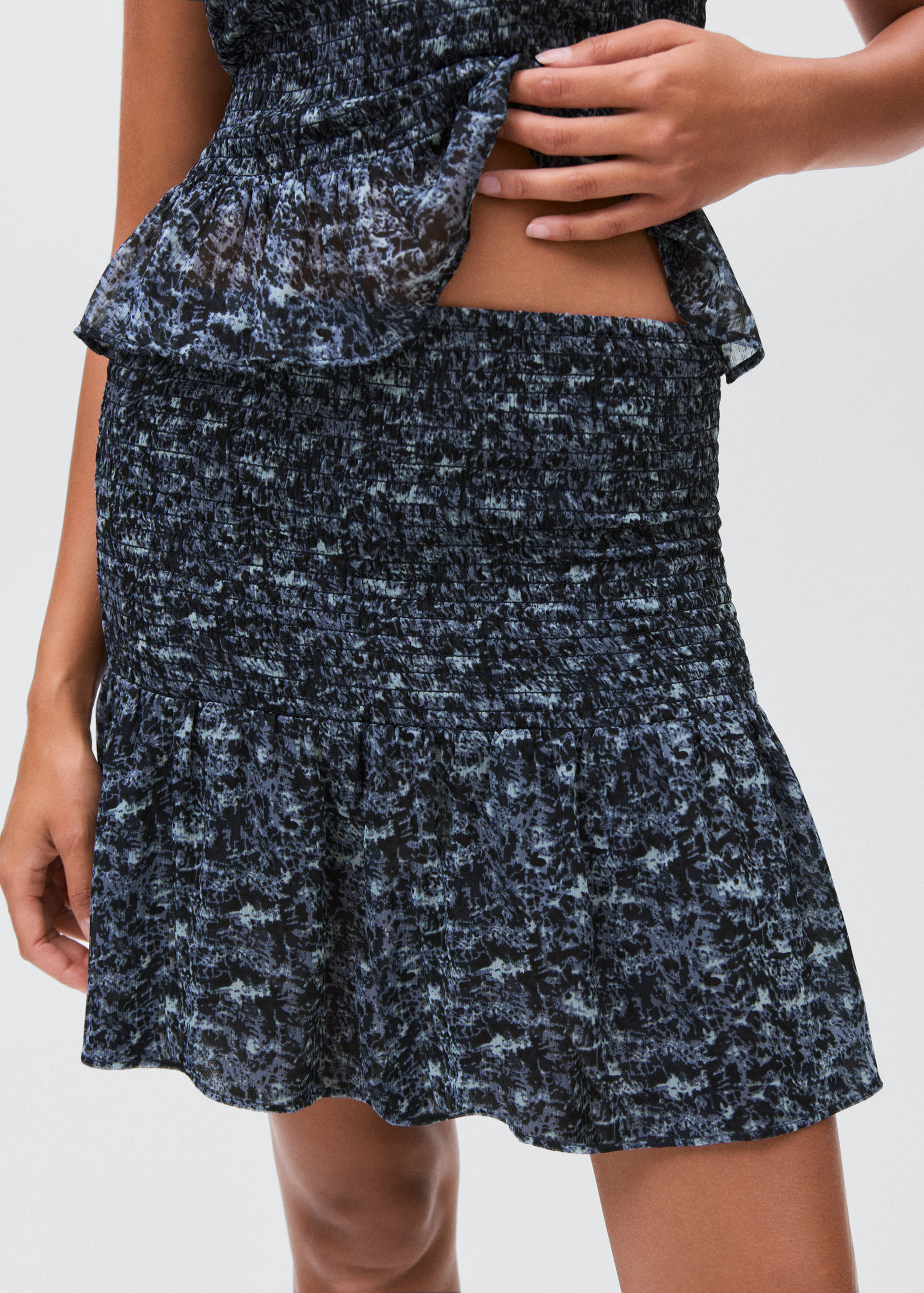 Kurzer bedruckter Rock - Mittlere Ansicht