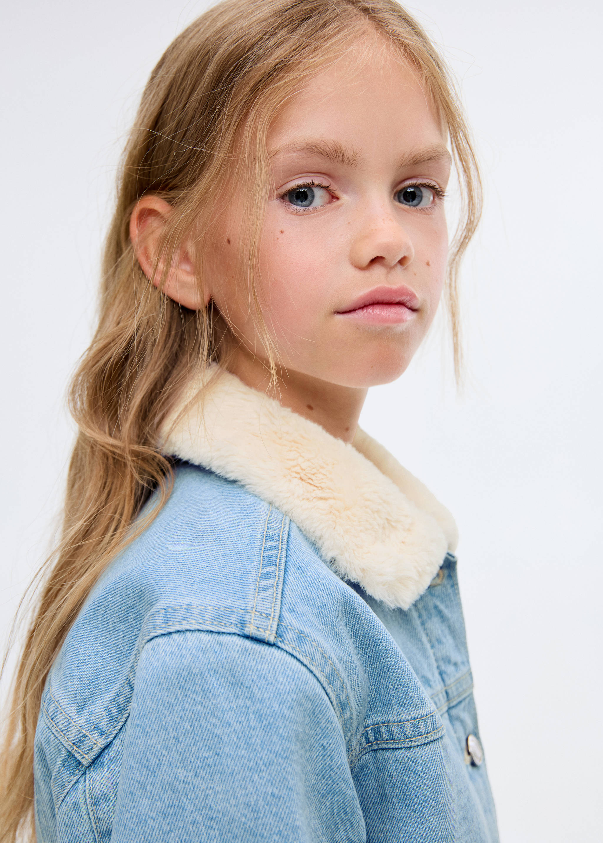 Denim jacket with fur lining - Details of the article 1