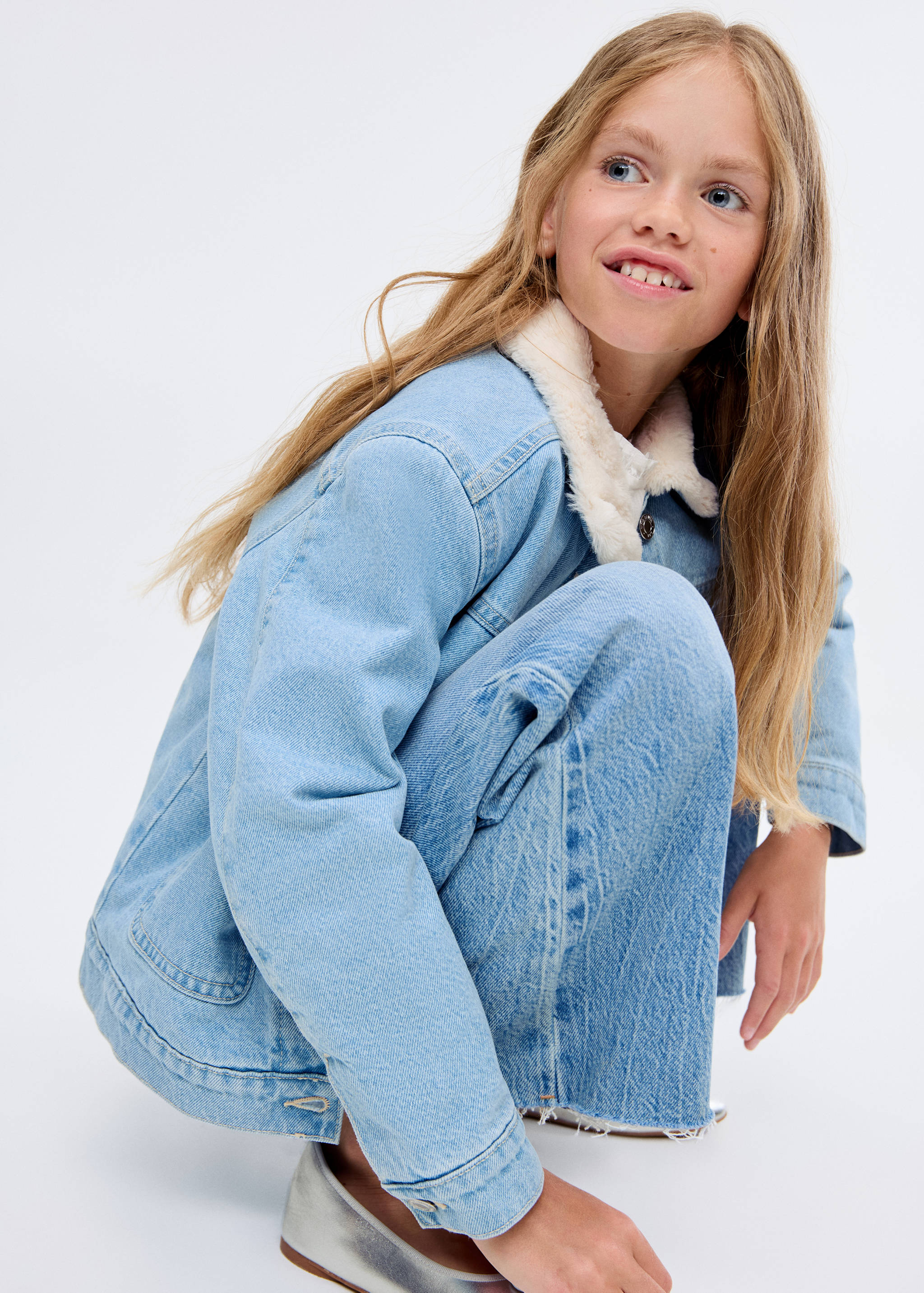 Denim jacket with fur lining - Details of the article 2