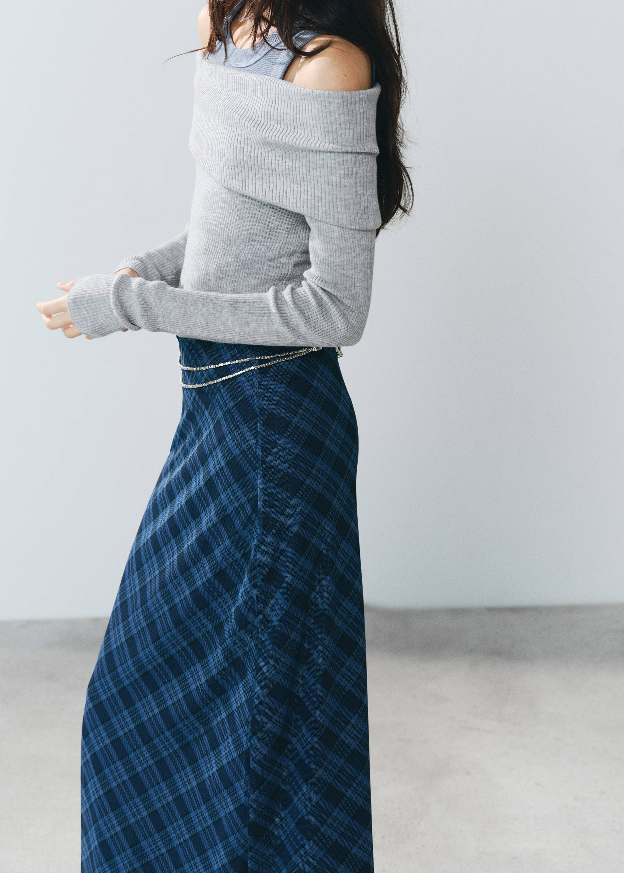 Checked long skirt - Details of the article 5