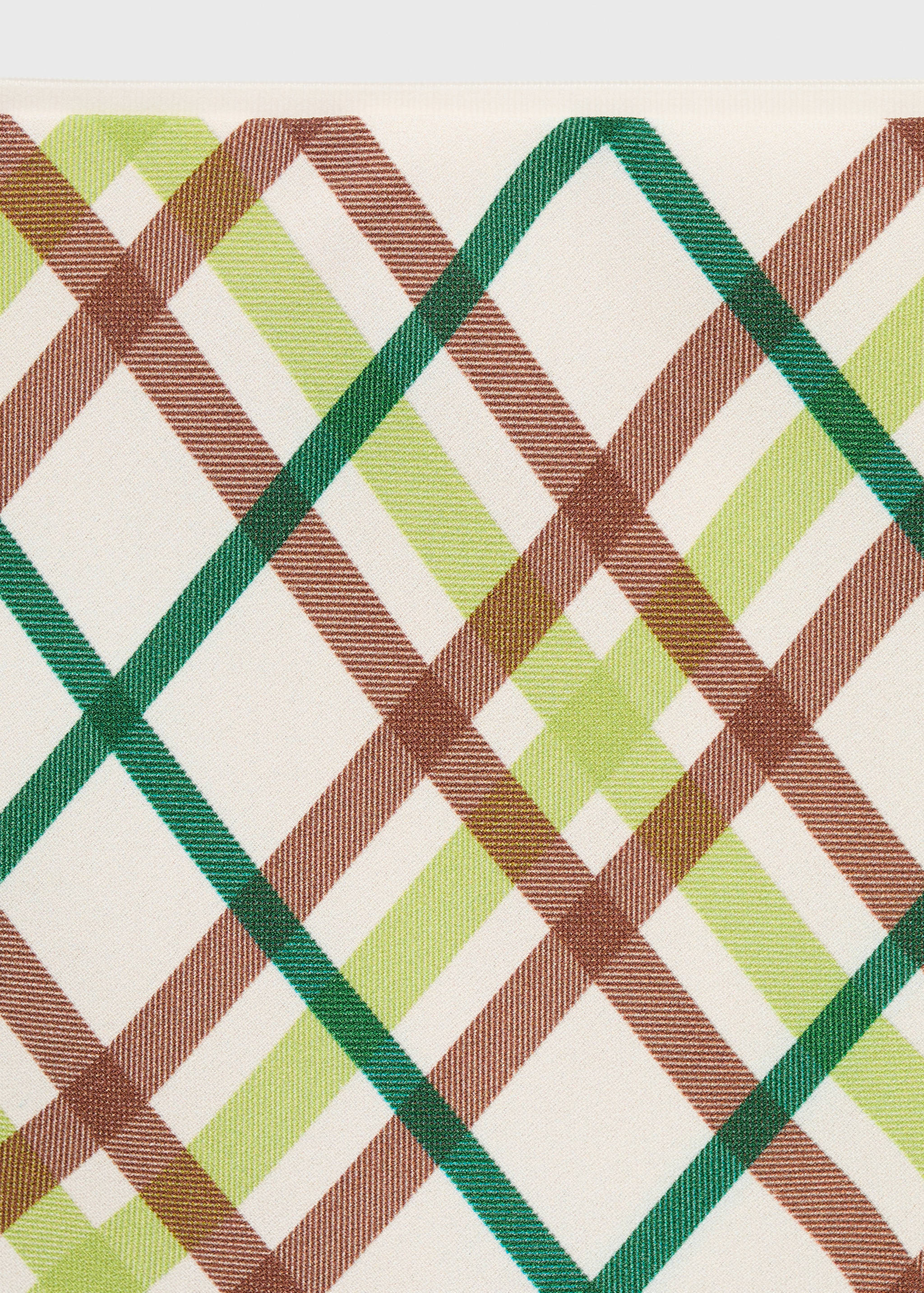 Saia curta axadrezada - Pormenor do artigo 8