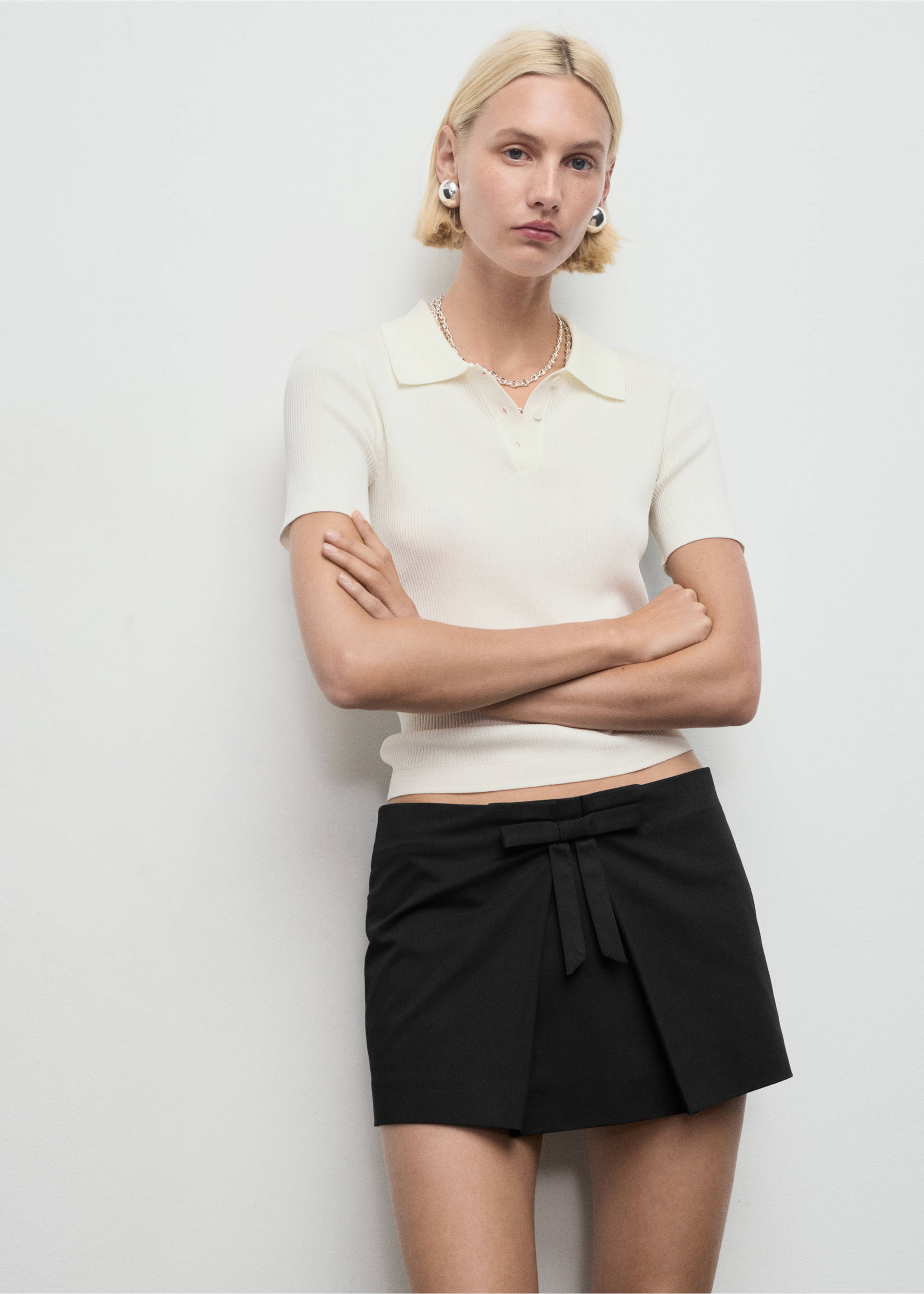 Mini skort with bow - Details of the article 1, Black. Ref: 17094790-00.