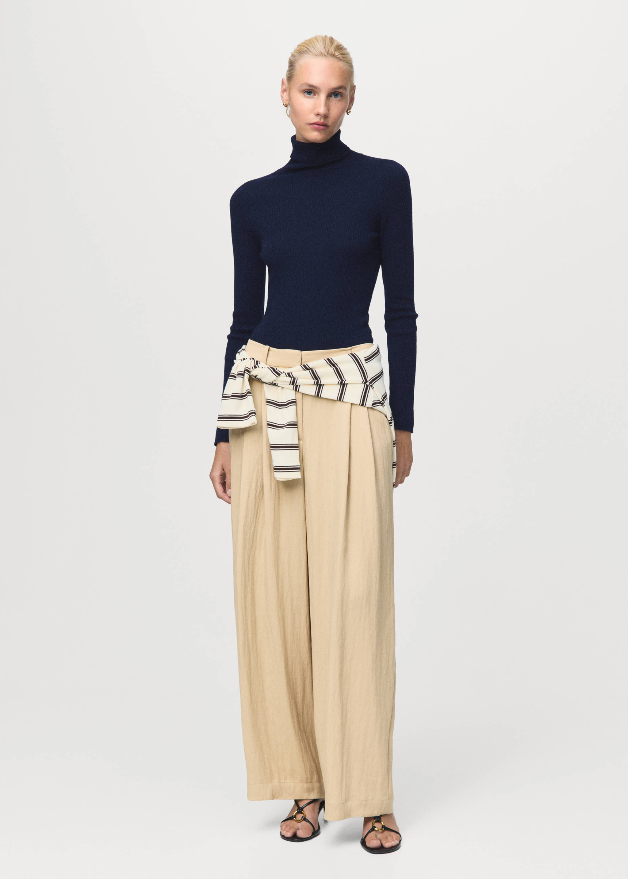 Camisola lã gola alta - Plano geral