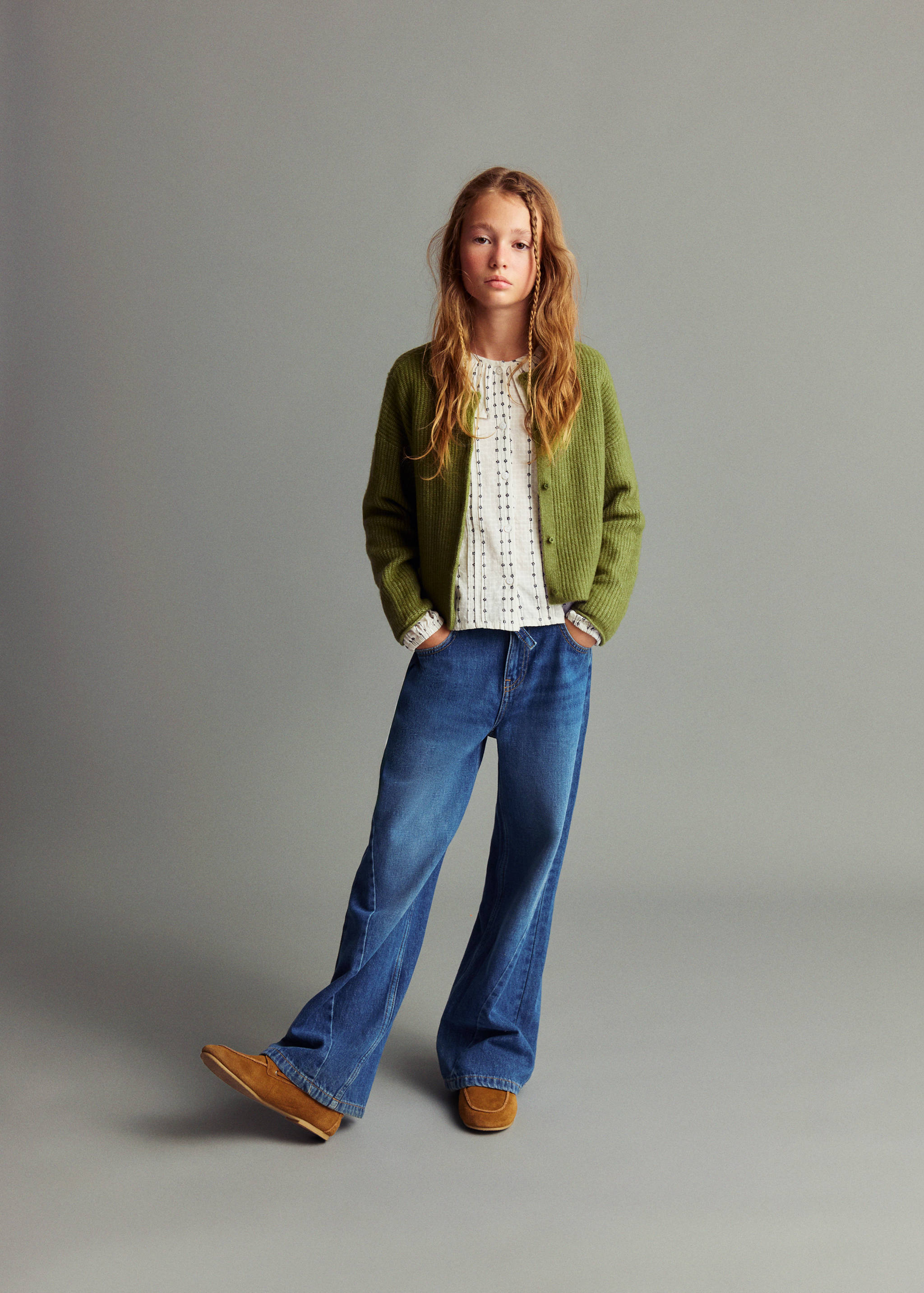 Knitted button cardigan - General plane