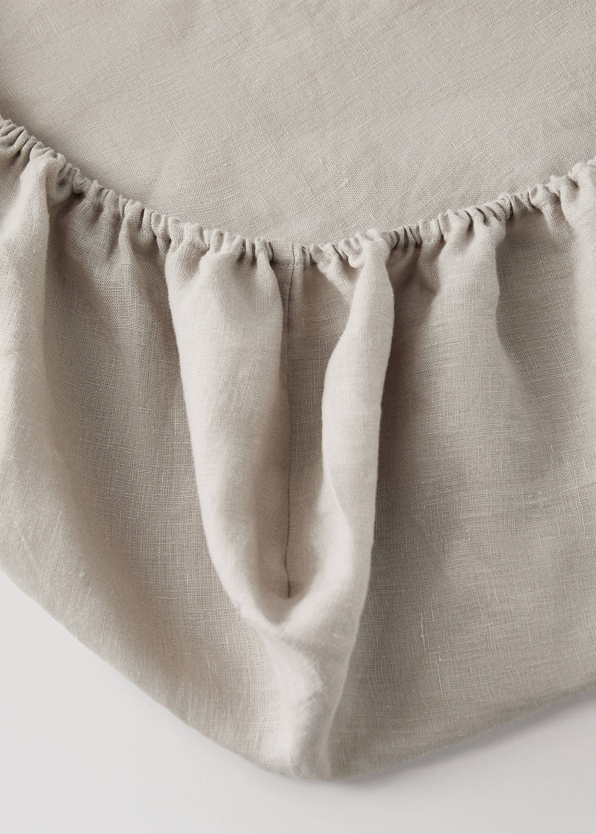 Washed linen fitted sheet for cot — Medium Brown