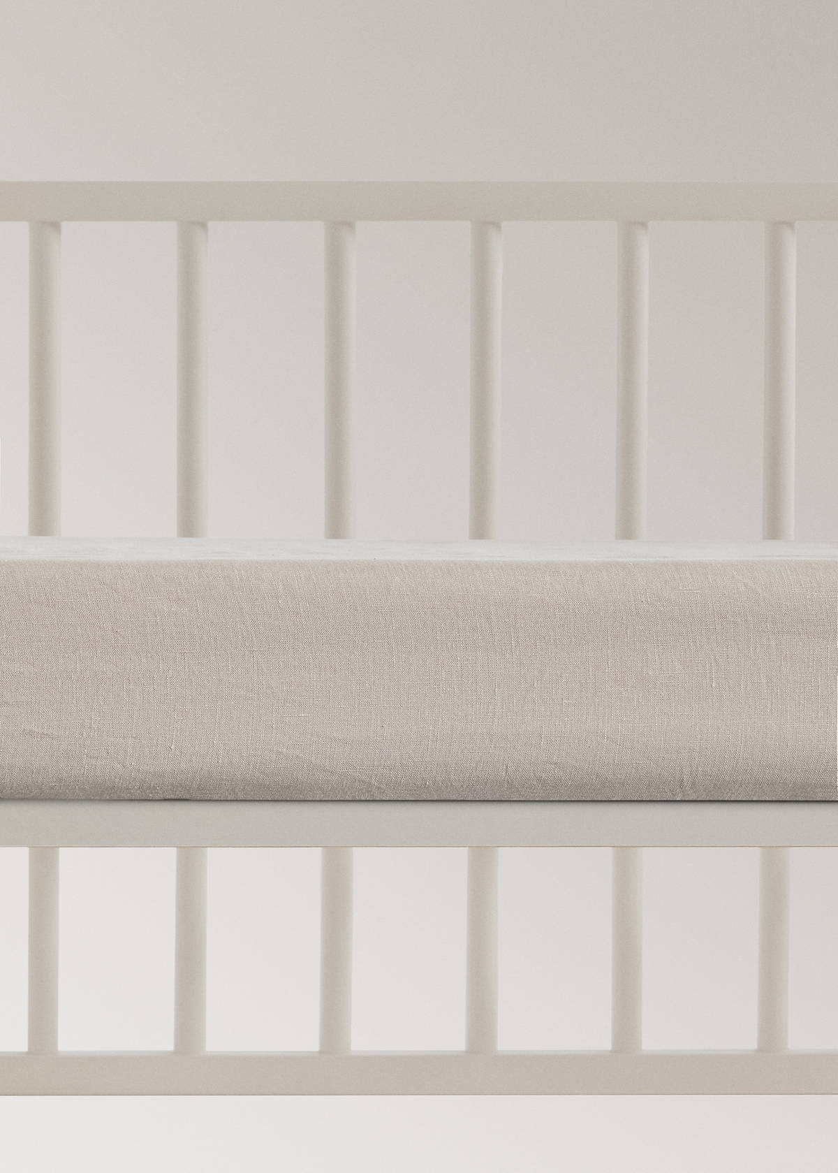 Washed linen fitted sheet for cot — Medium Brown