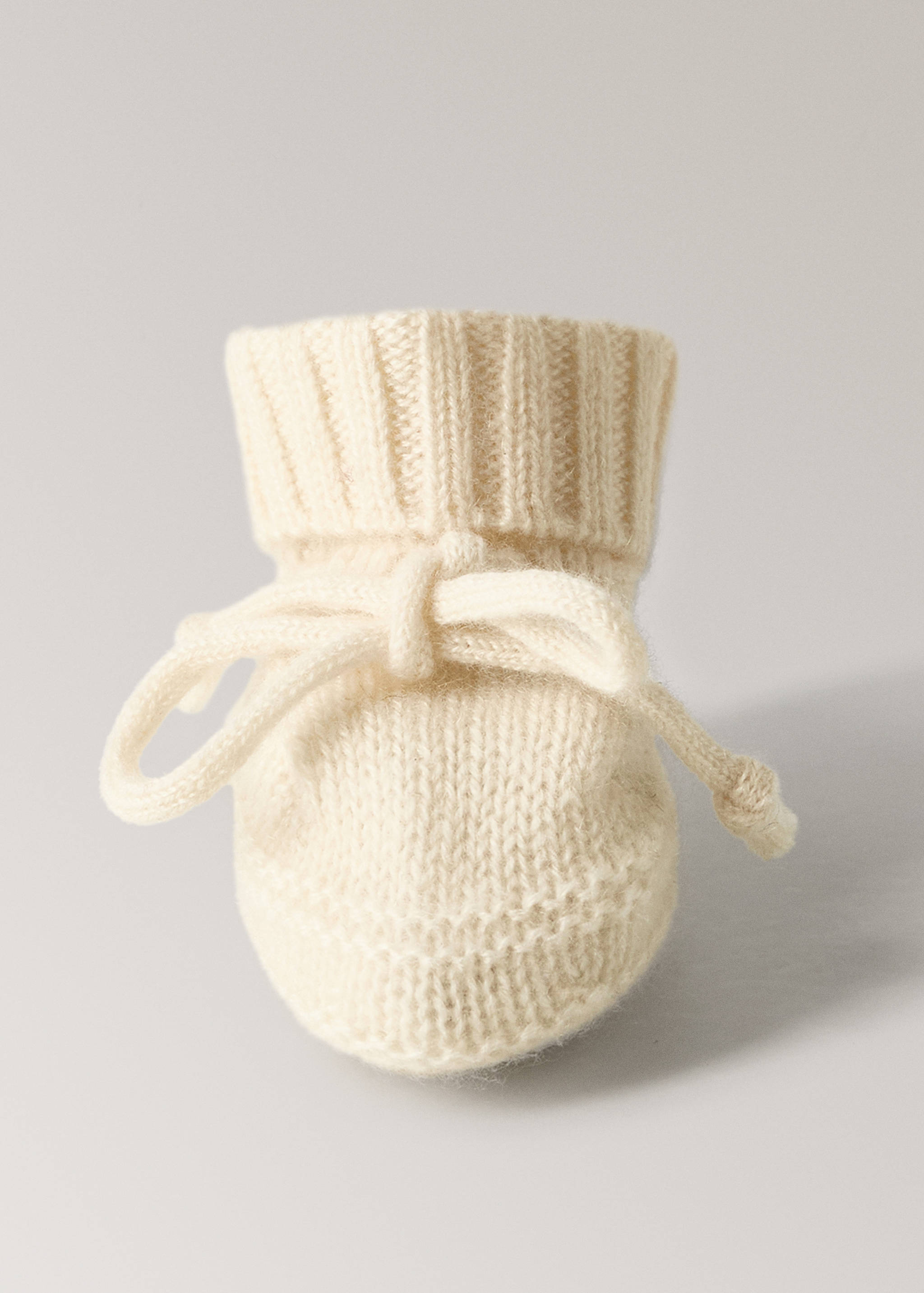 Knitted booties with bow - Details of the article 2