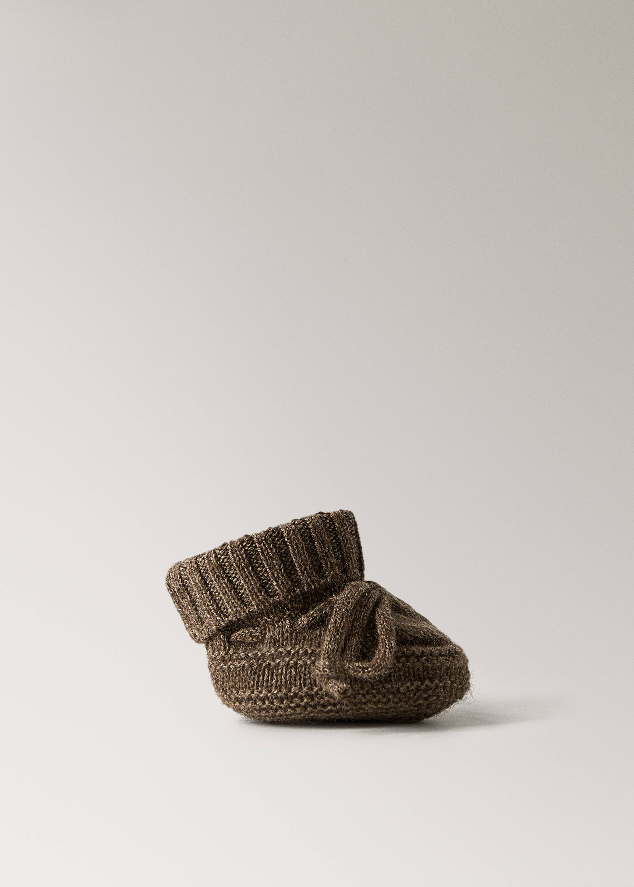 Gestrickte Babyschuhe mit Schleife - Artikel ohne Model