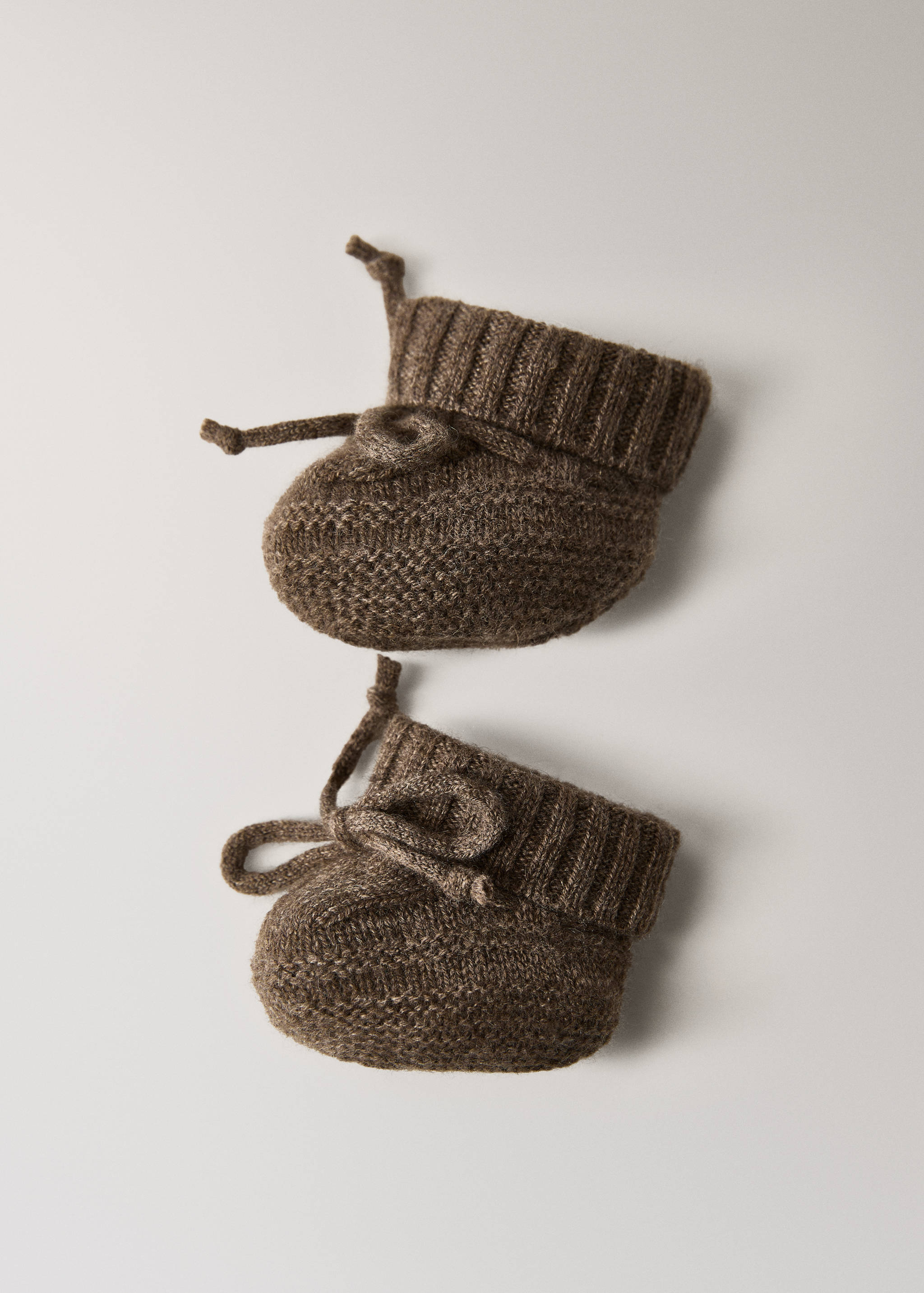 Gestrickte Babyschuhe mit Schleife - Detail des Artikels 2