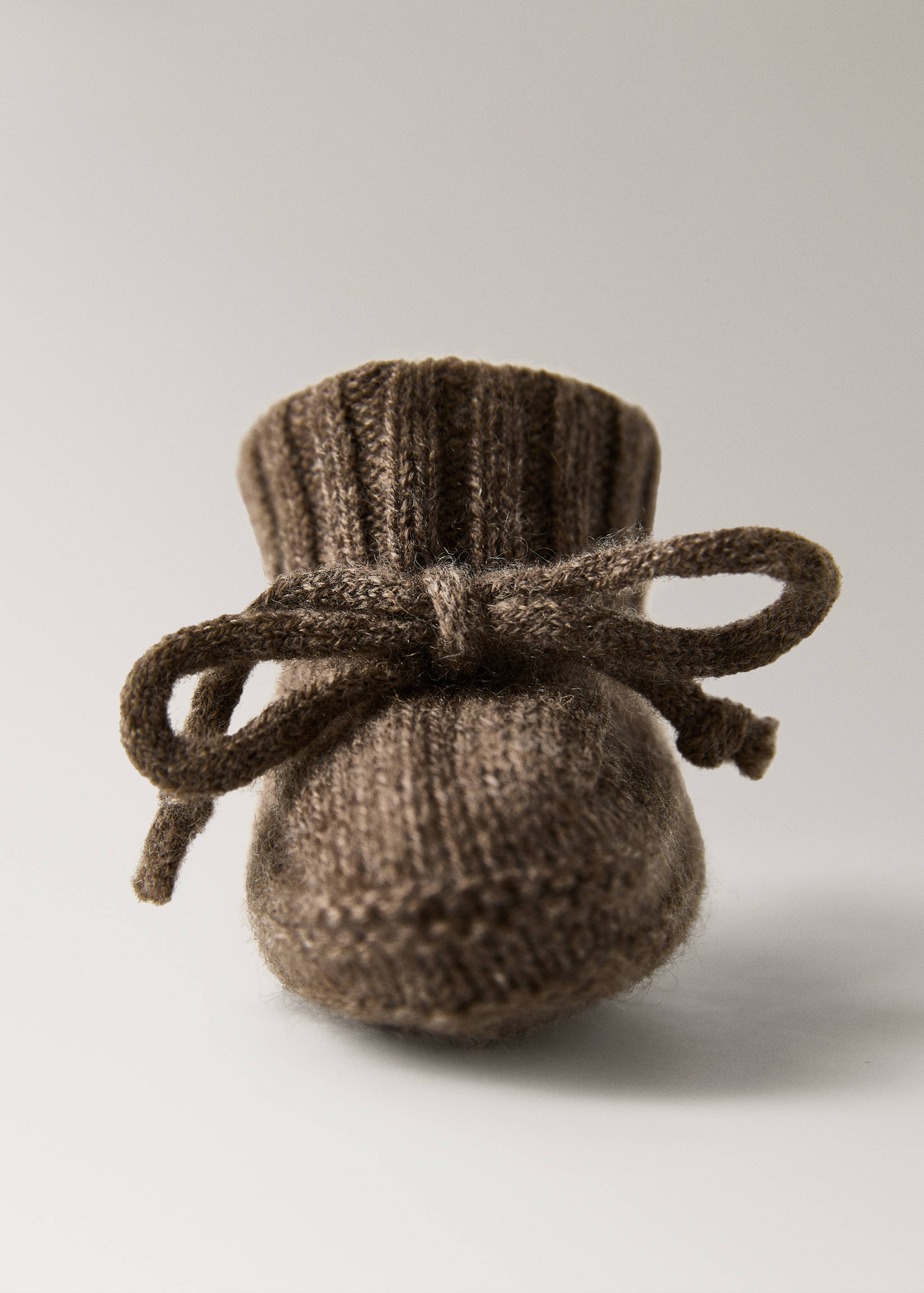 Gestrickte Babyschuhe mit Schleife - Detail des Artikels 3