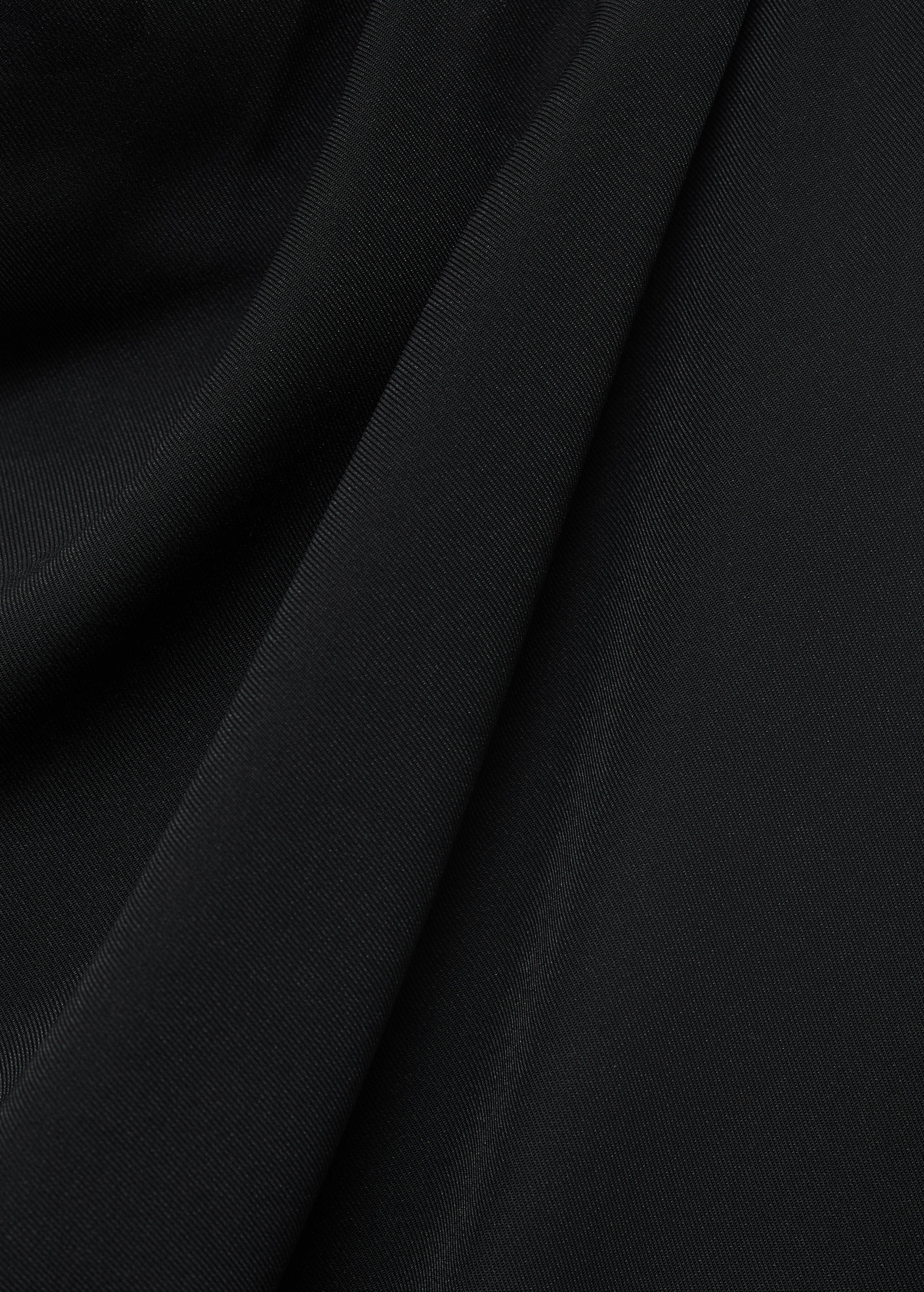 Langer Jumpsuit mit drapiertem Ausschnitt und Gürtel - Detail des Artikels 8