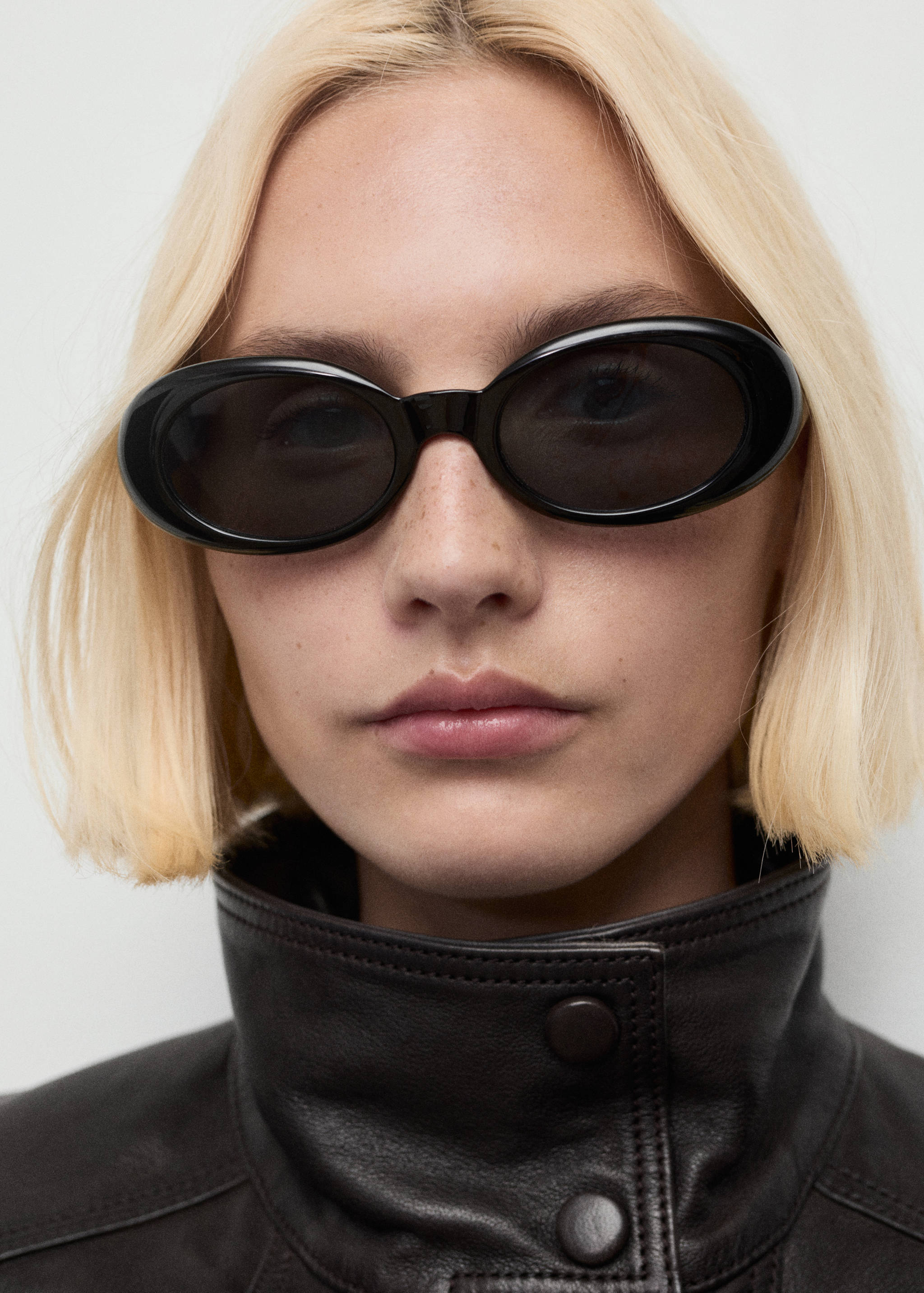 High-neck leather jacket - Details of the article 1