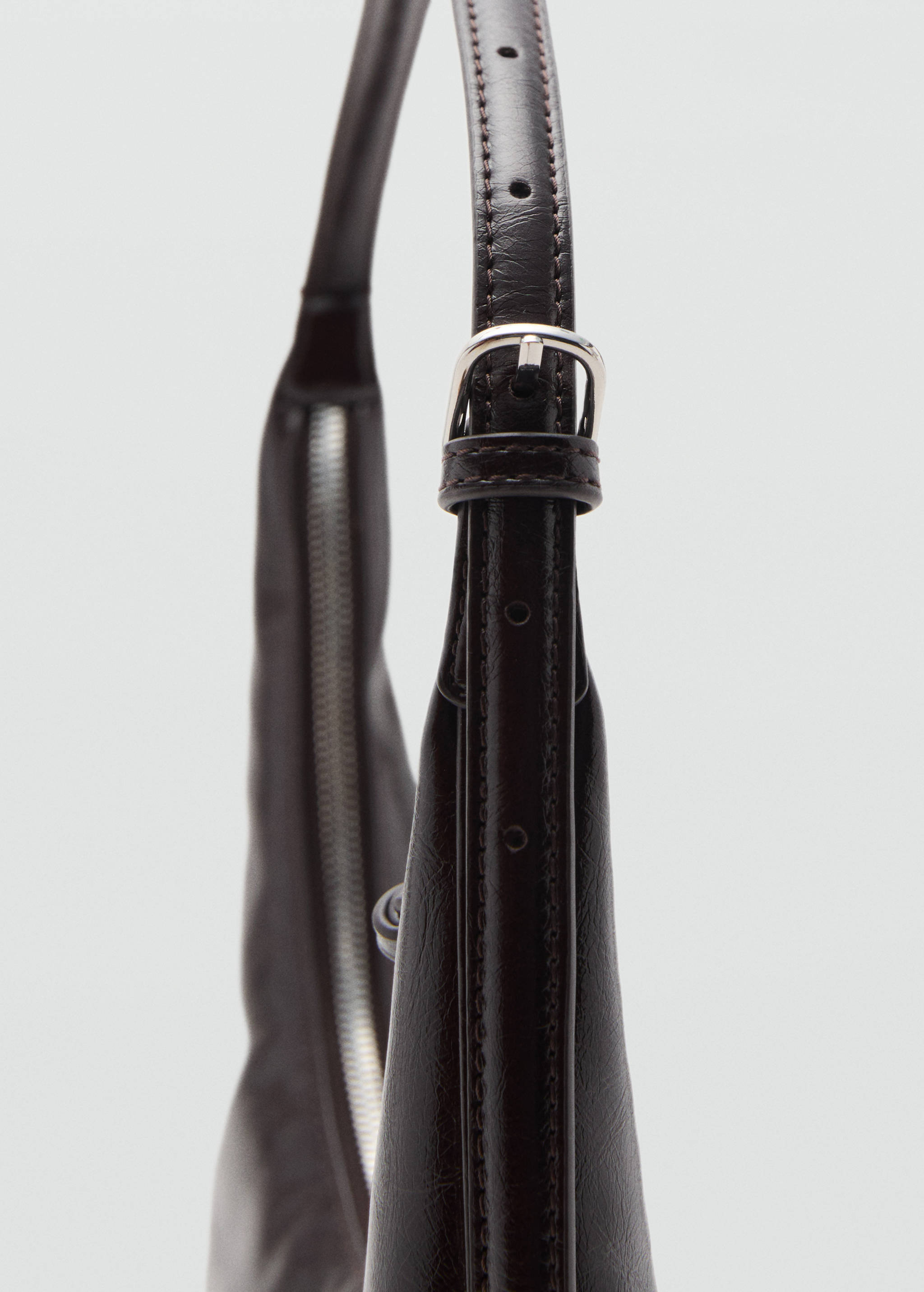 Mittelgroße ovale Schultertasche - Detail des Artikels 1