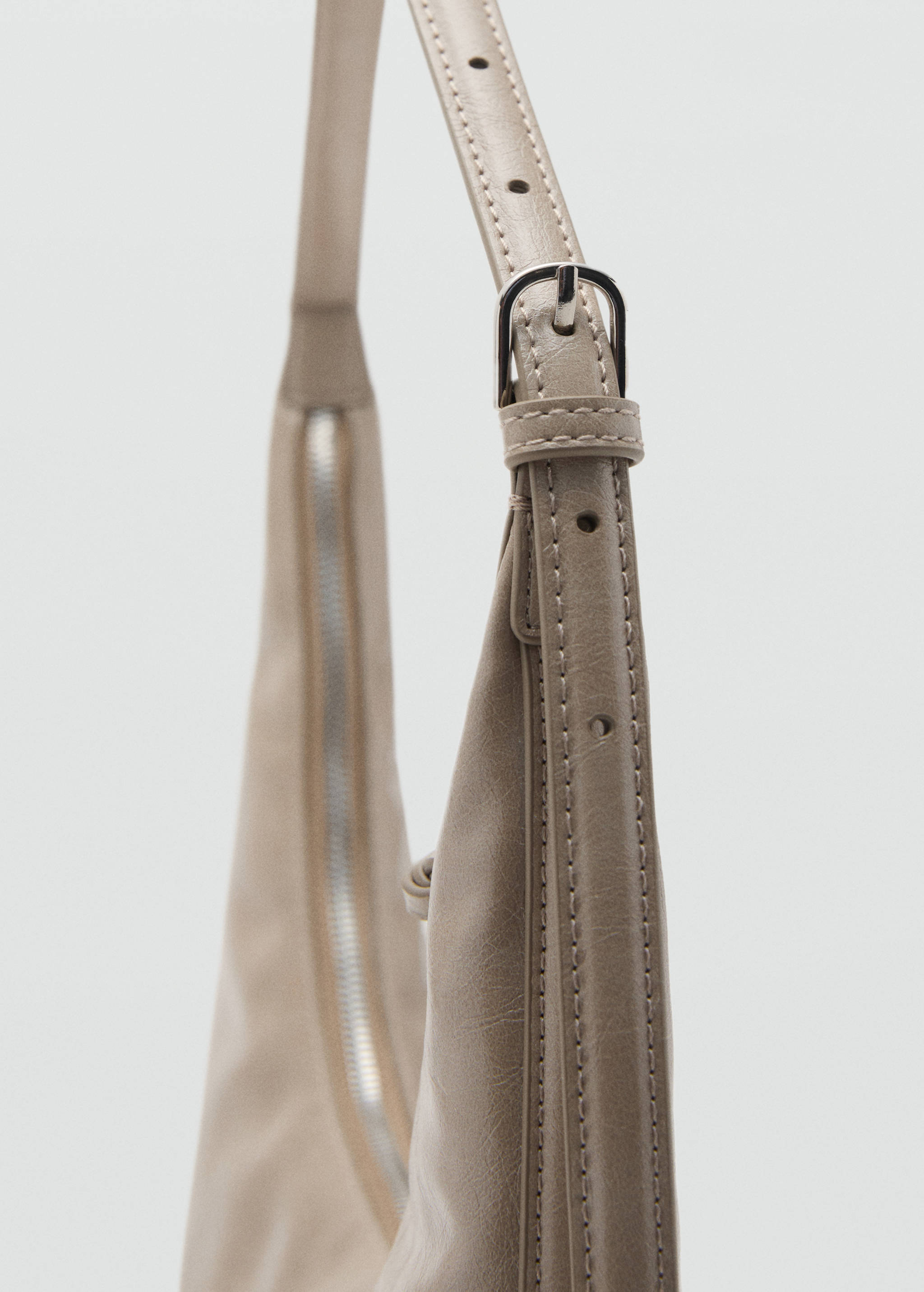 Mittelgroße ovale Schultertasche - Detail des Artikels 1