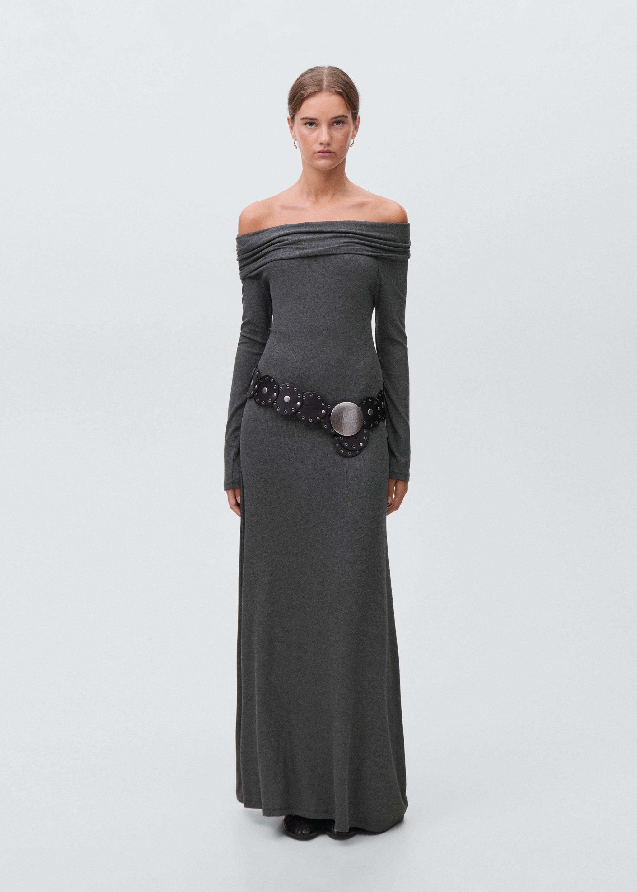 Vestido hombros descubiertos - Plano general