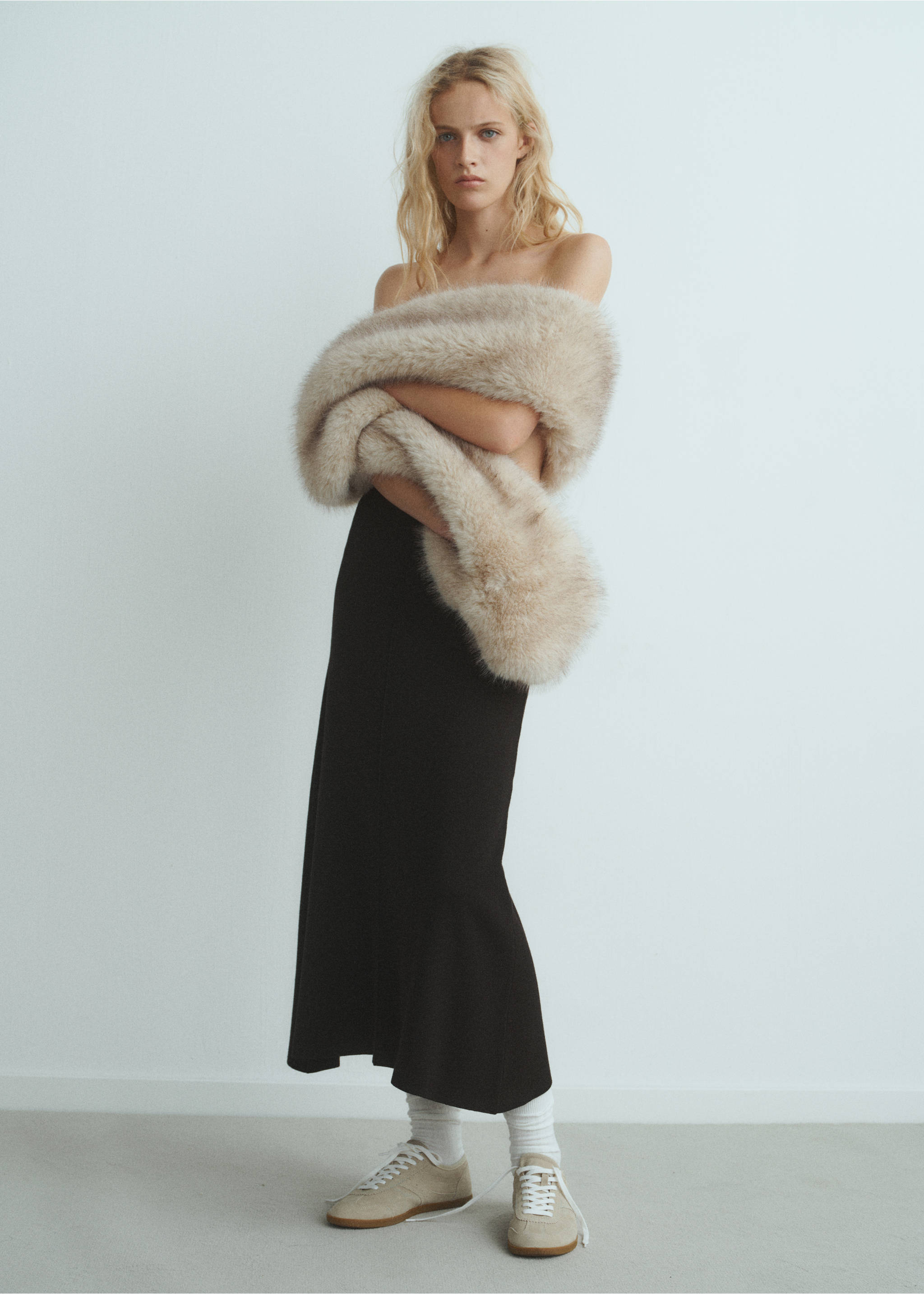 Flared knitted skirt - Details of the article 6, Black. Ref: 17095811-00.