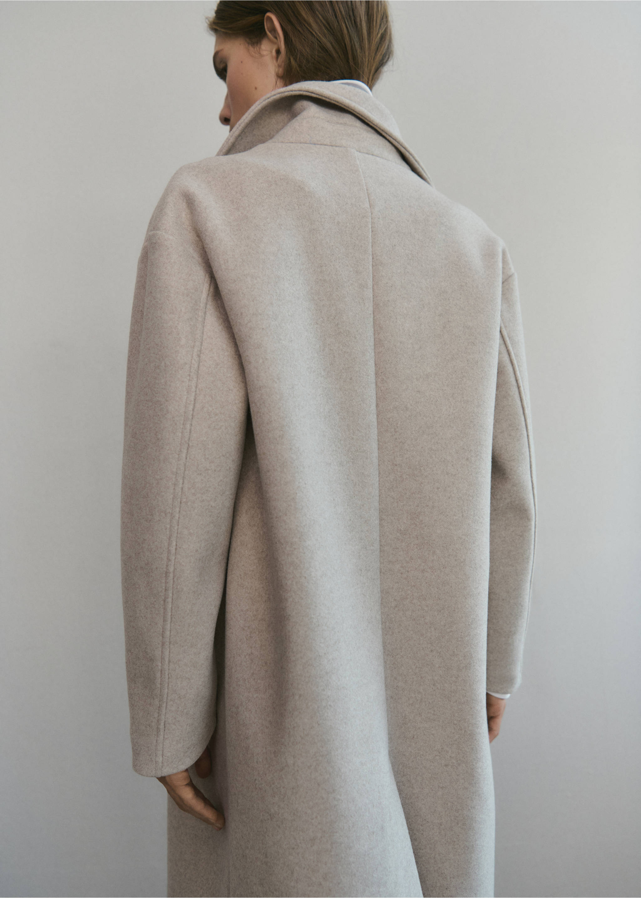 Beige coat with a wide lapel collar, shown from the back., Medium Brown. Ref: 17095812-00.