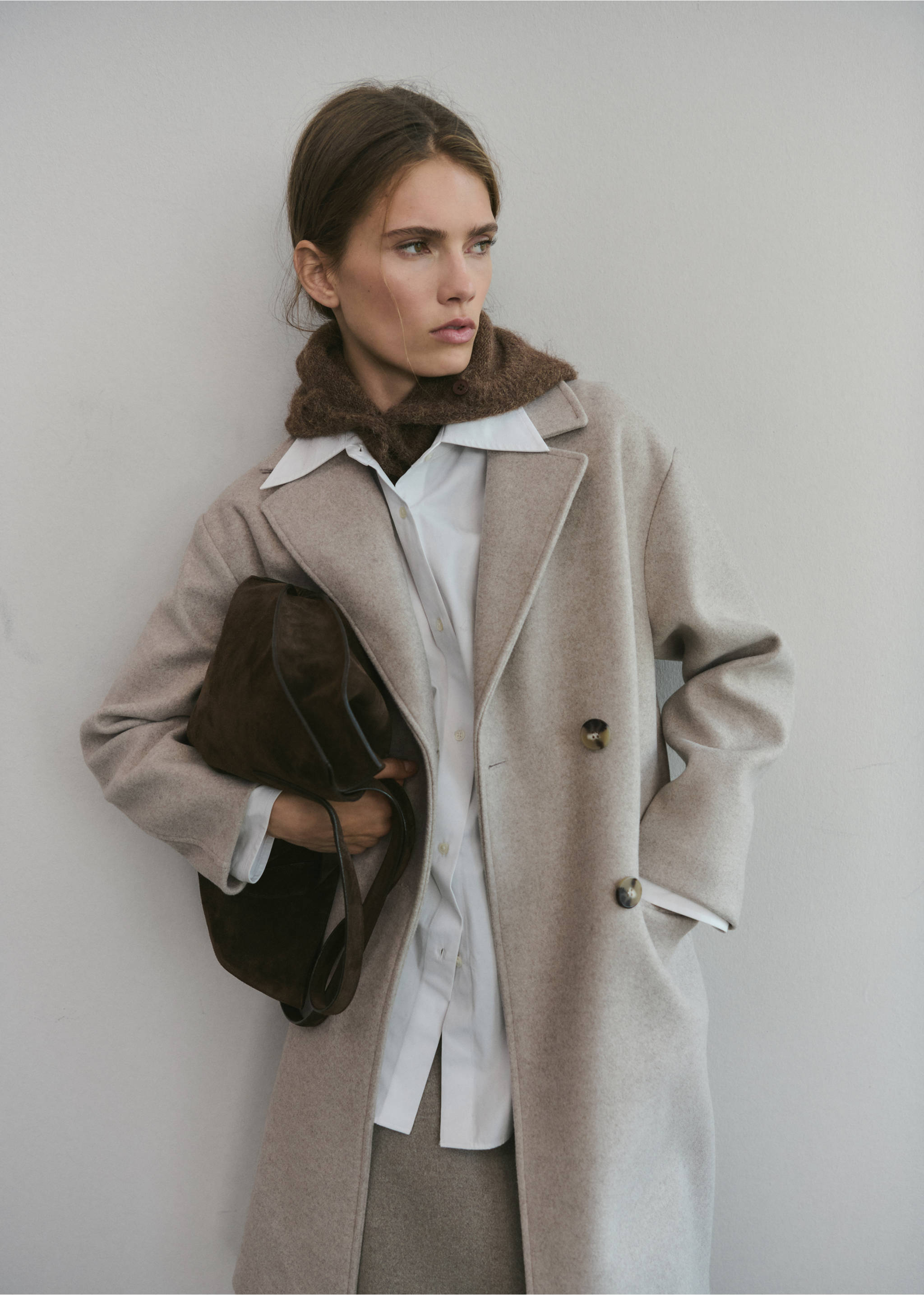 Beige coat with notched lapels and tortoiseshell buttons., Medium Brown. Ref: 17095812-00.