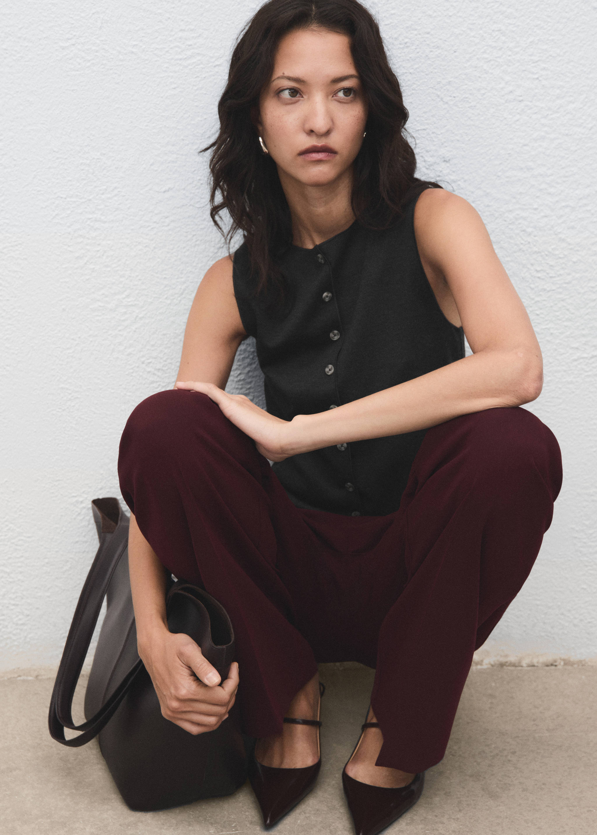 Round neck buttoned vest - Details of the article 2