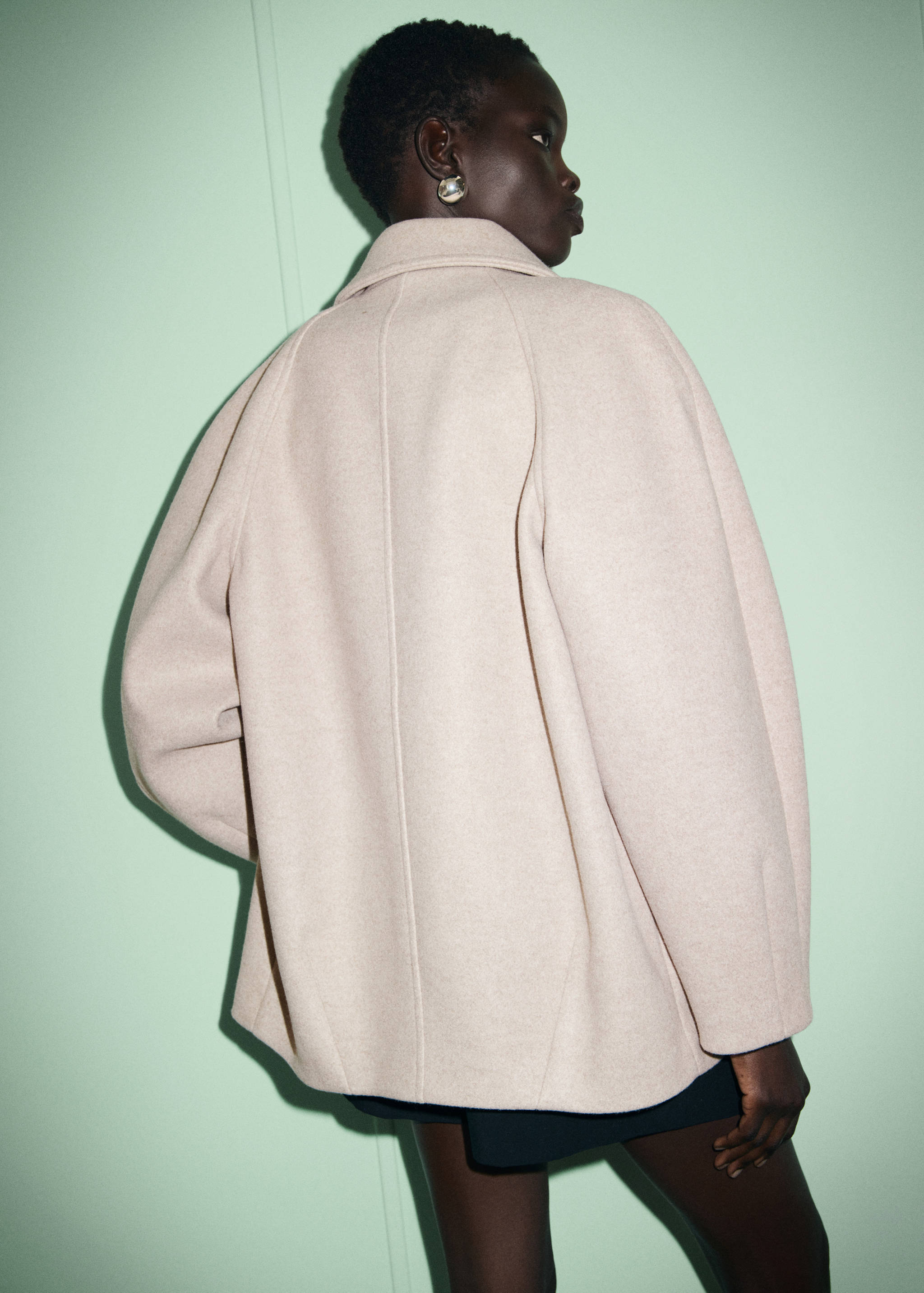 Short coat with notched lapel collar - Reverse of the article