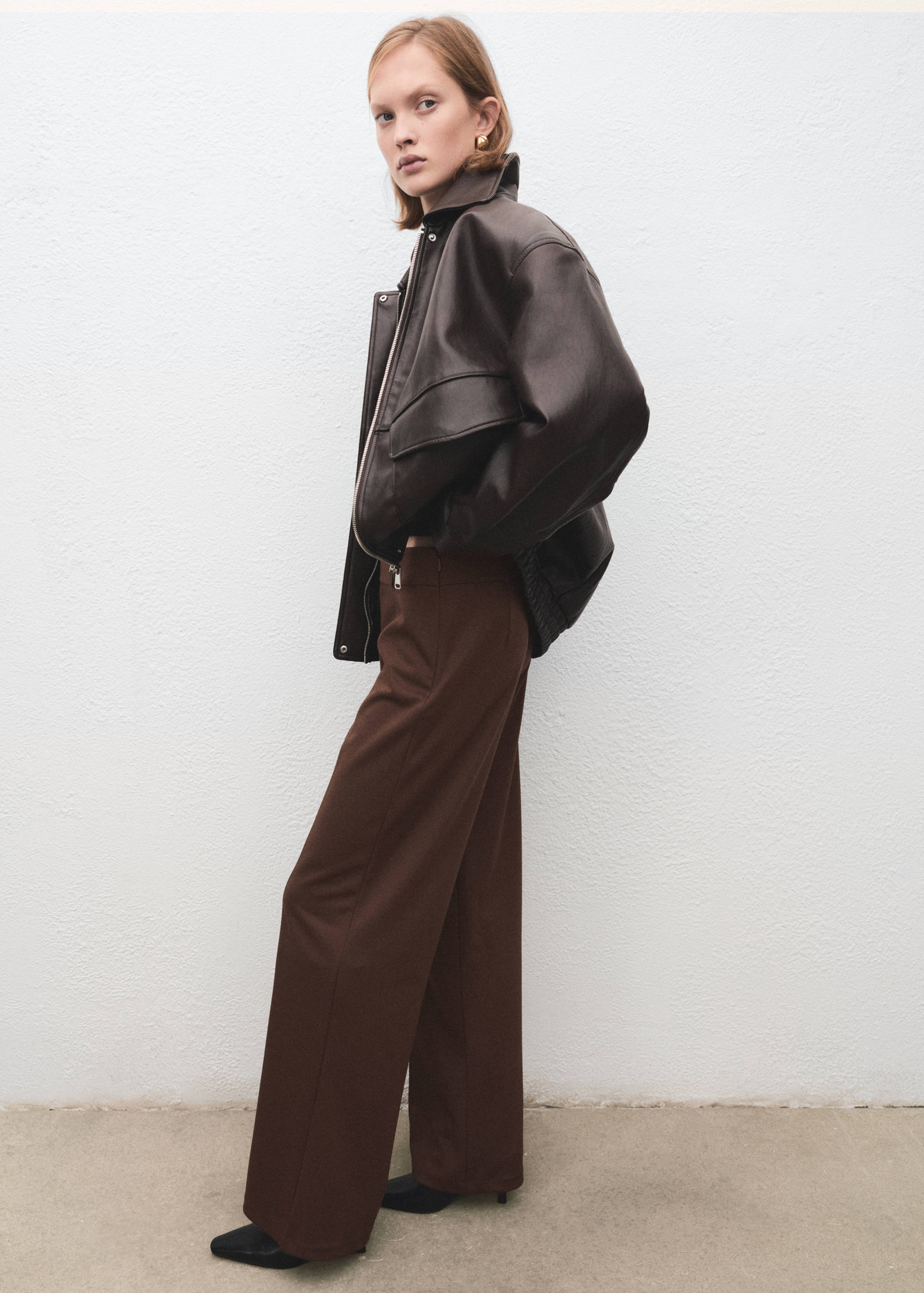 High-waisted wide leg trousers with belt loops - Details of the article 2