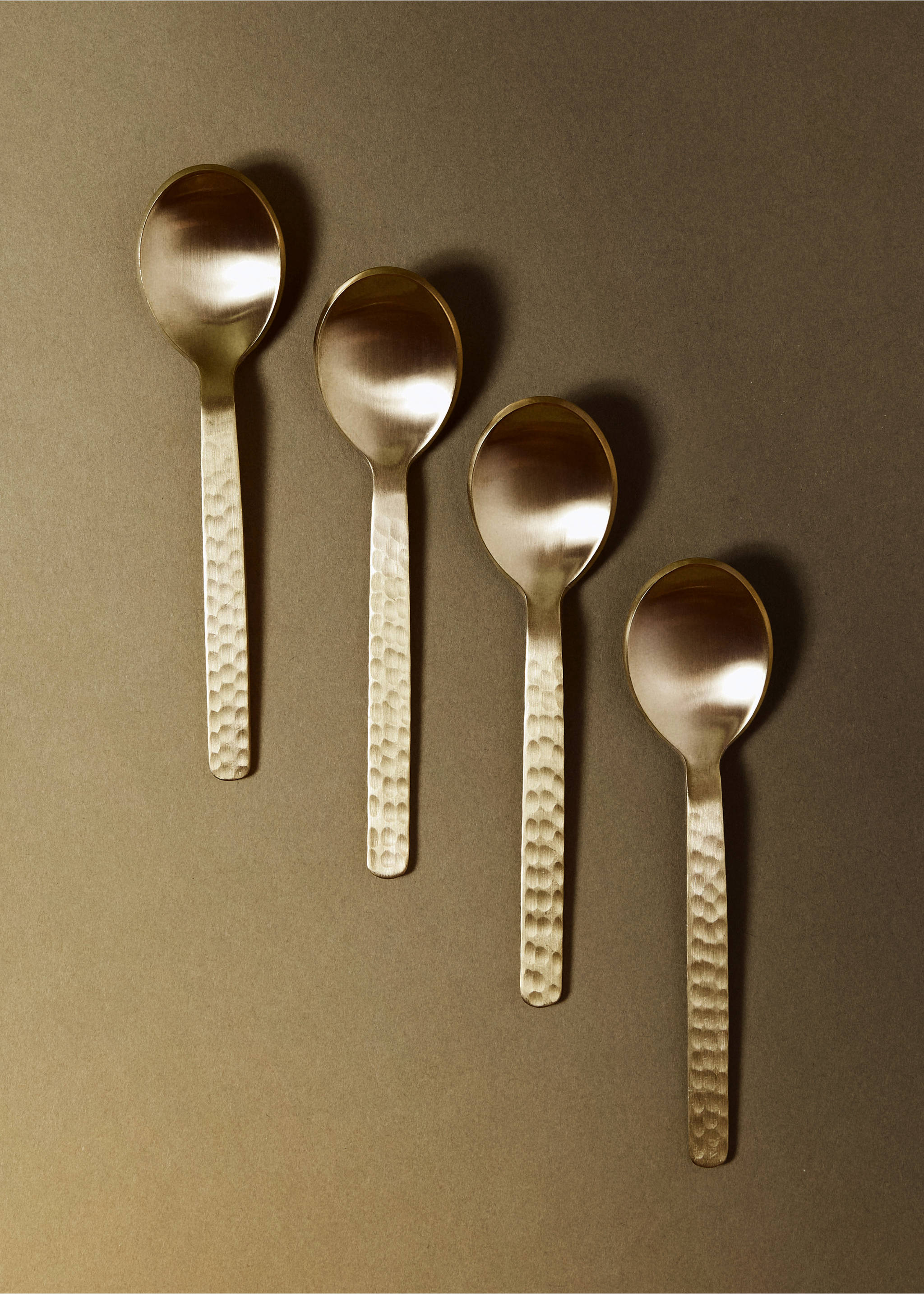 Set of 4 hammered stainless steel dessert spoons - General plane, Gold. Ref: 17095821-00.