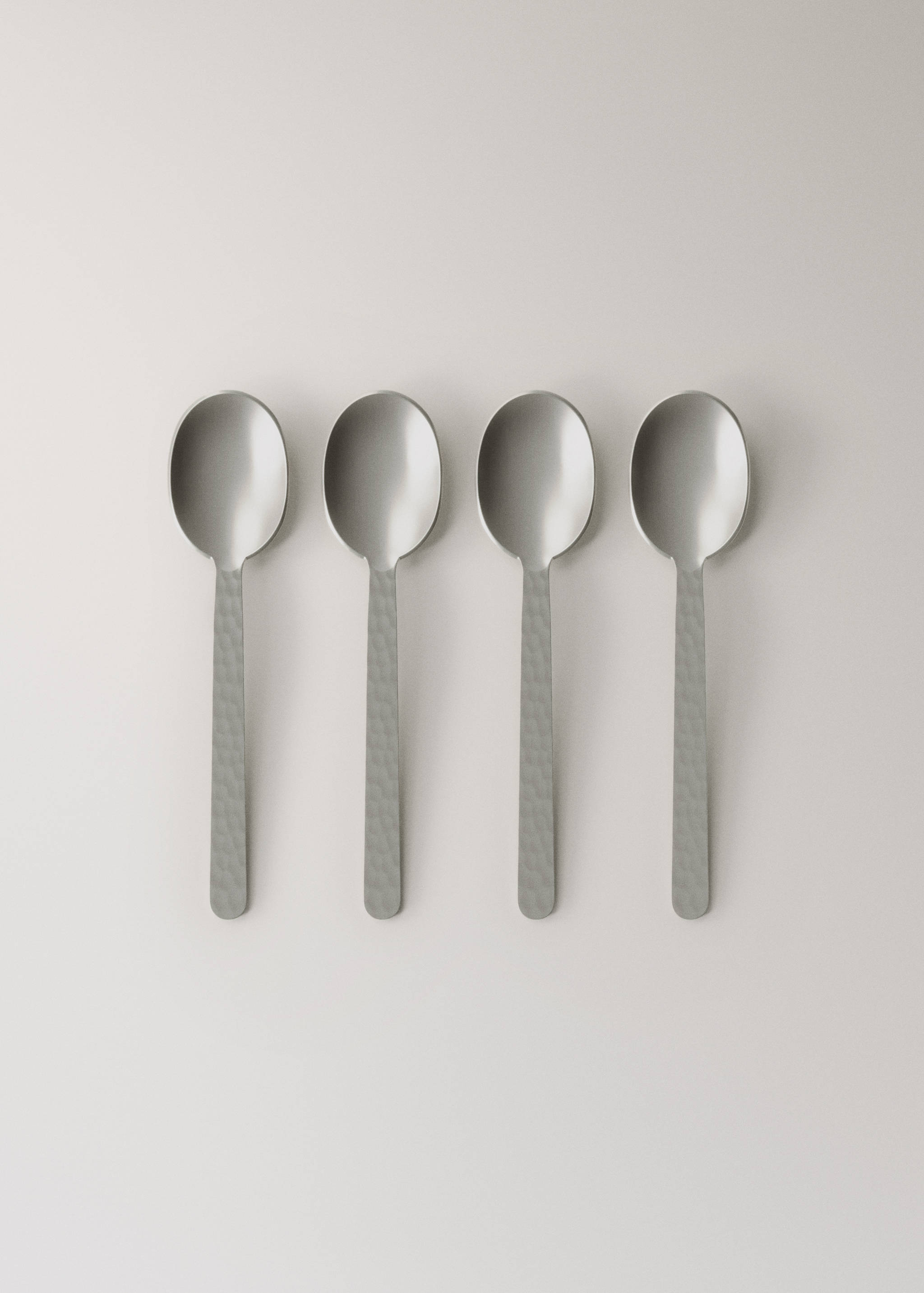 Set of 4 hammered stainless steel dessert spoons - Article without model