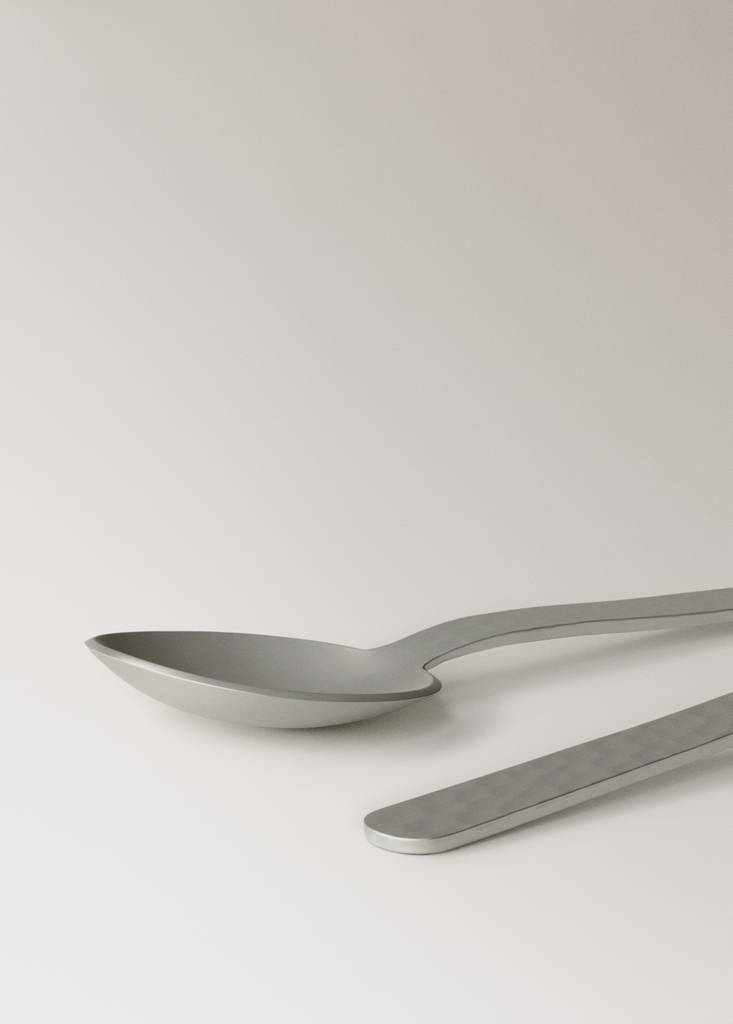 Set of 4 hammered stainless steel dessert spoons — Silver
