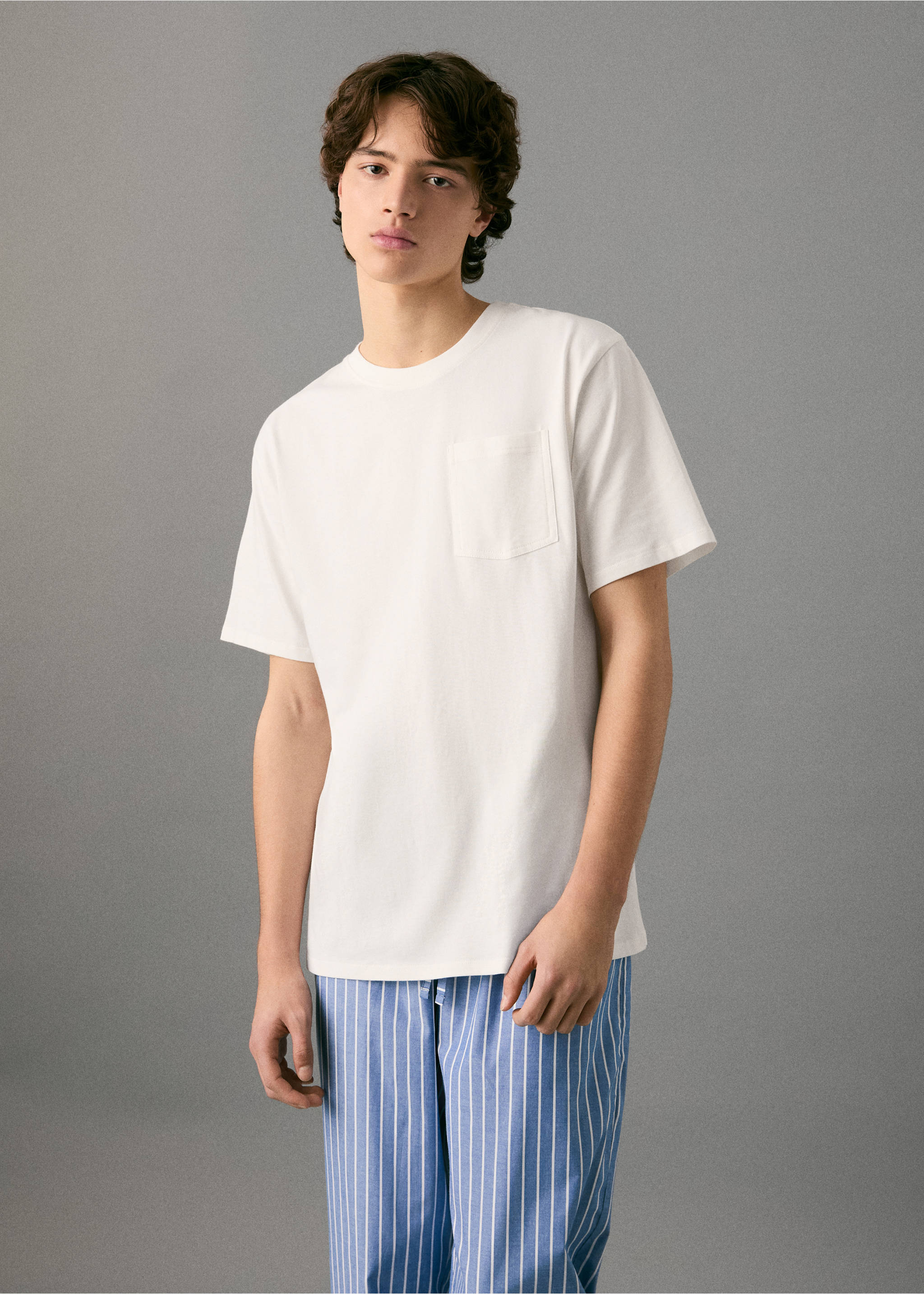 Pijama largo rayas - Plano medio, Blanco roto. Ref: 17095822-00.