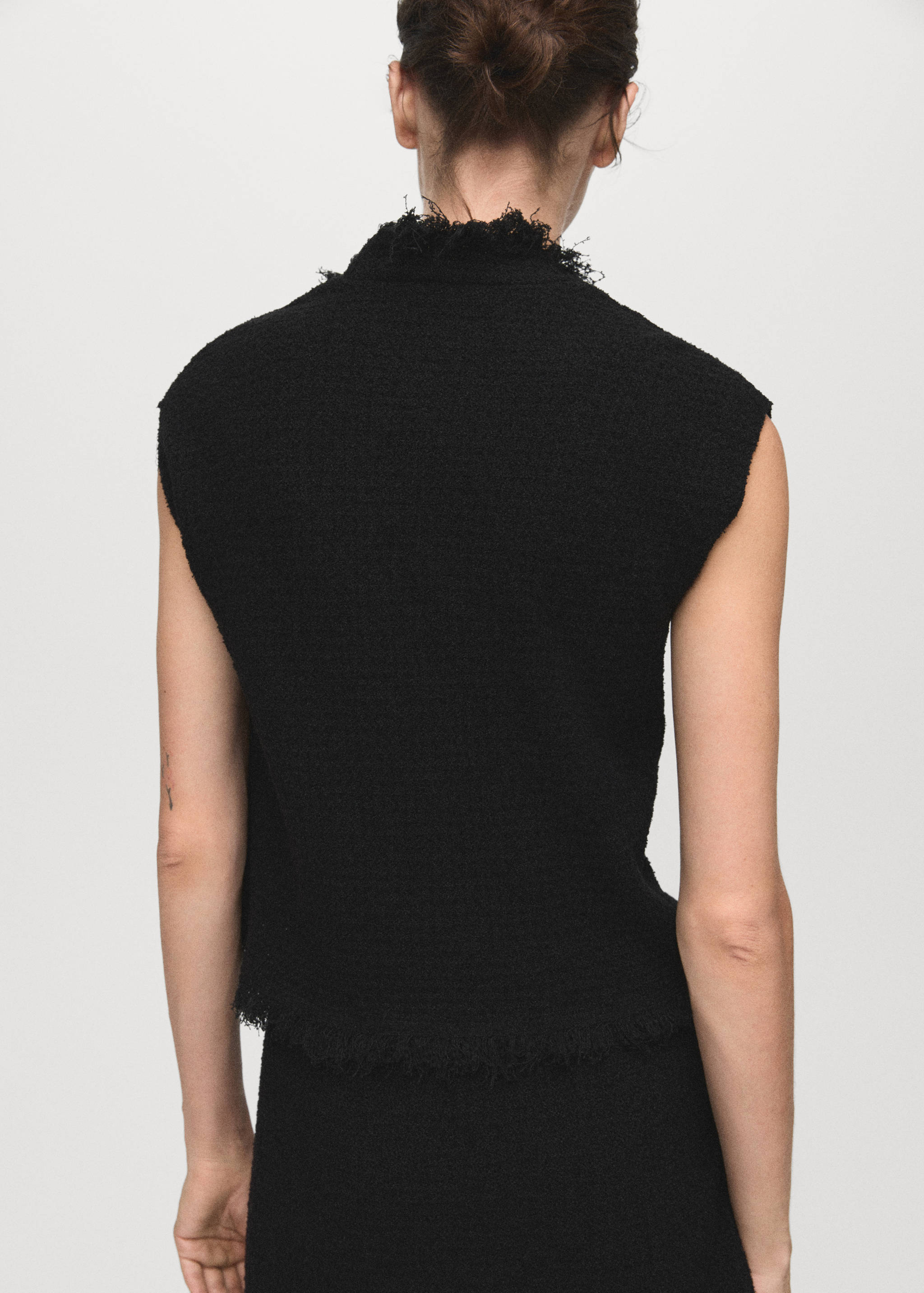 Crossover top with frayed trim - Reverse of the article