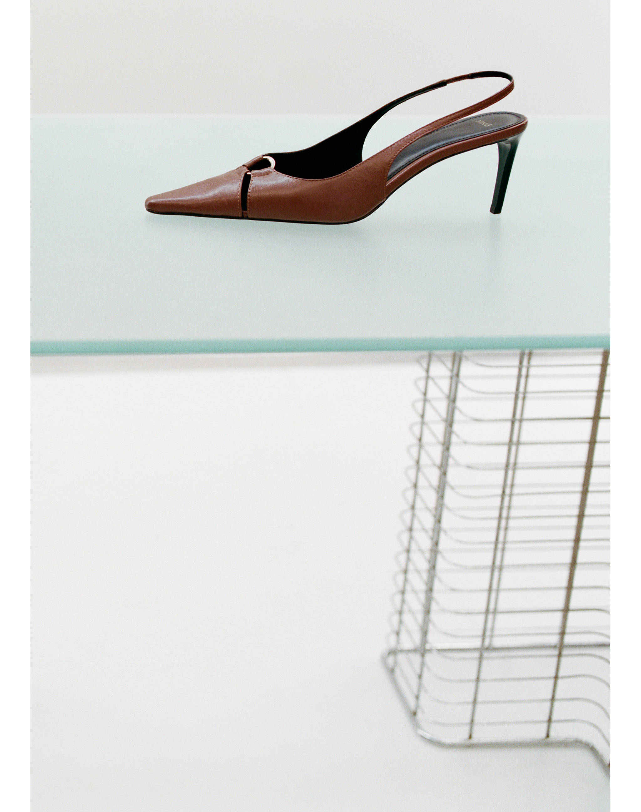 Sapato de salto de pele com argola - Pormenor do artigo 7