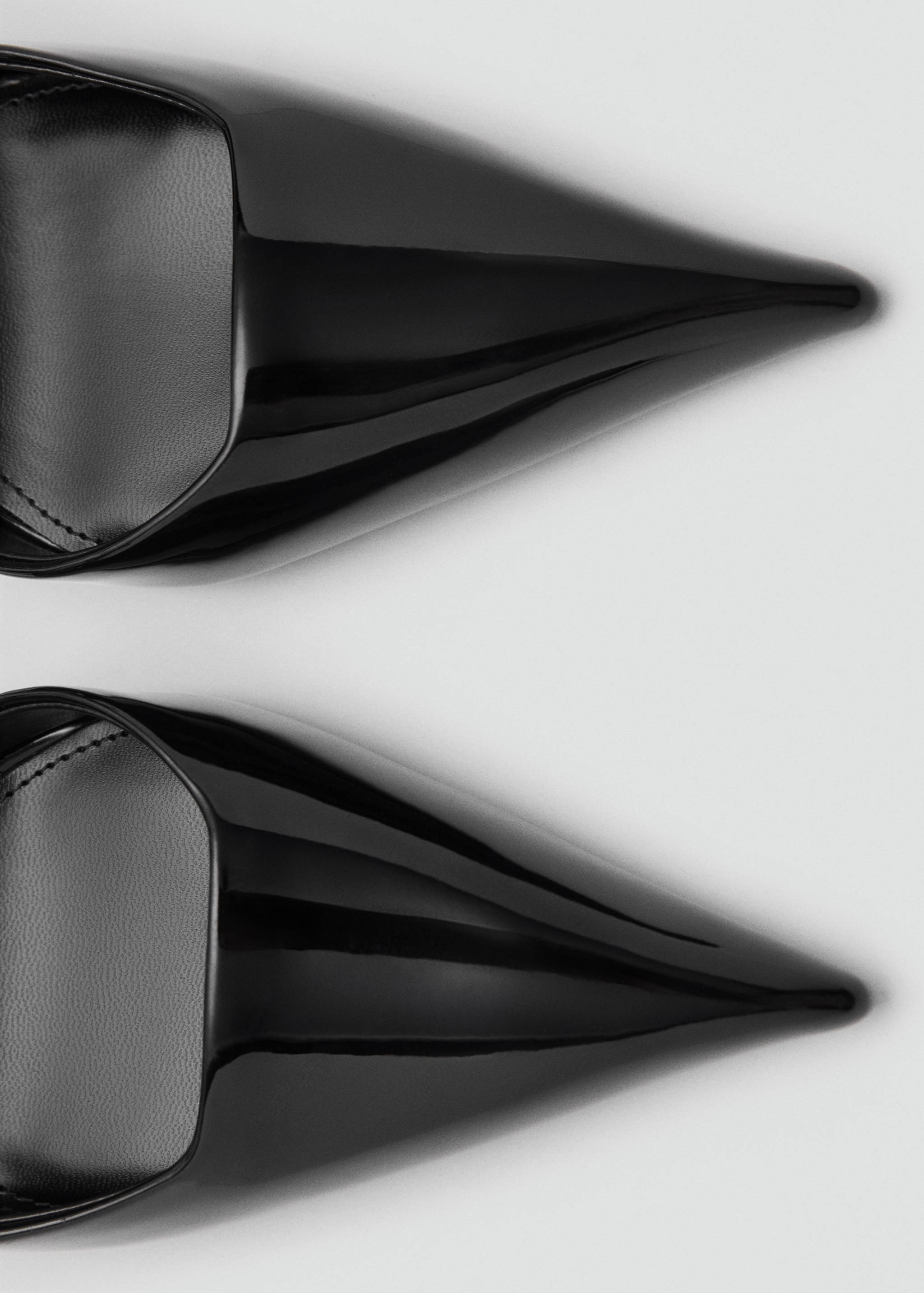 Patent leather shoes with straps and buckle - Details of the article 2