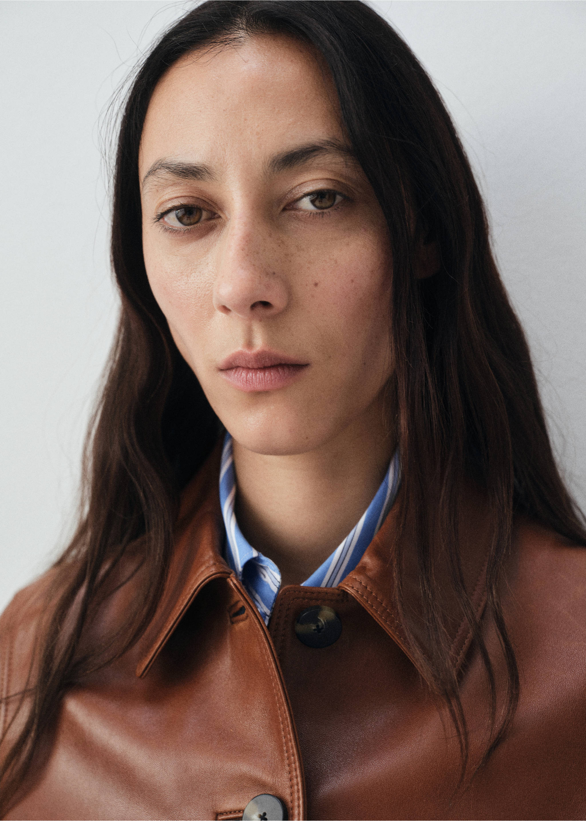 100% leather bomber jacket - Details of the article 2, Medium Brown. Ref: 17096342-00.