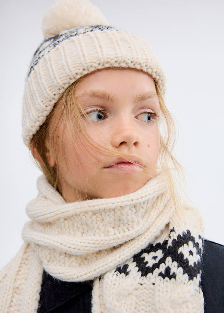 Knitted bobble hat — Ecru