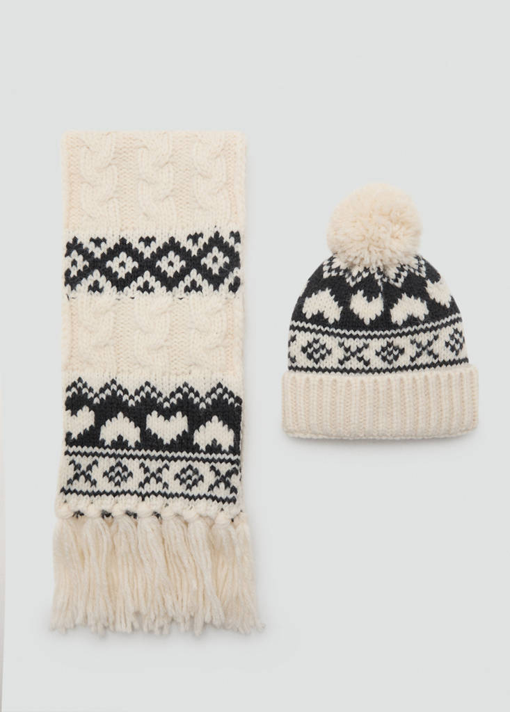 Knitted bobble hat — Ecru