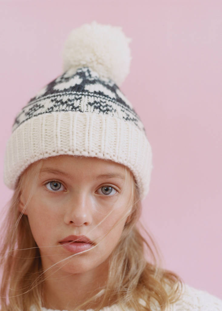 Knitted bobble hat — Ecru