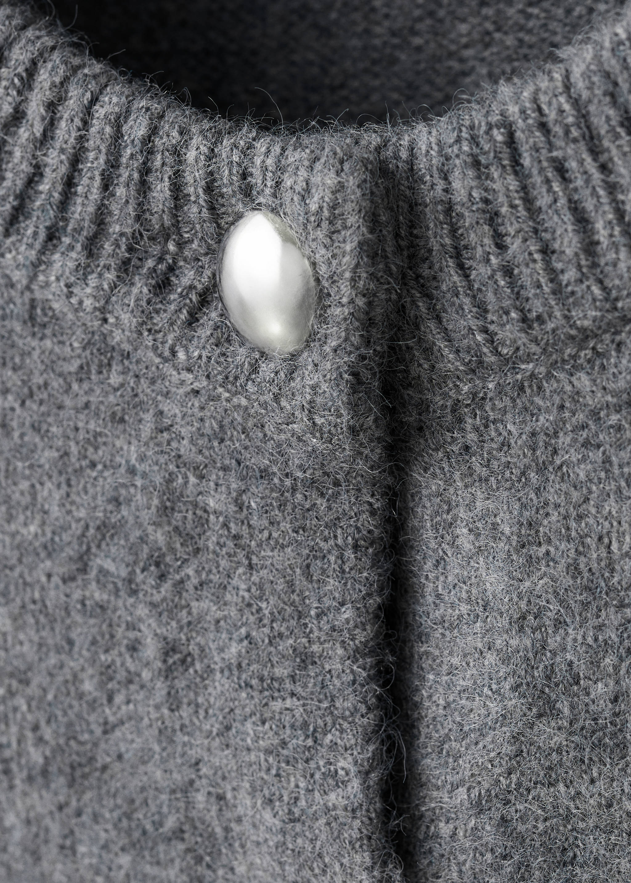 Ζακέτα με χοντρή πλέξη και κουμπιά - Λεπτομέρεια του προϊόντος 8